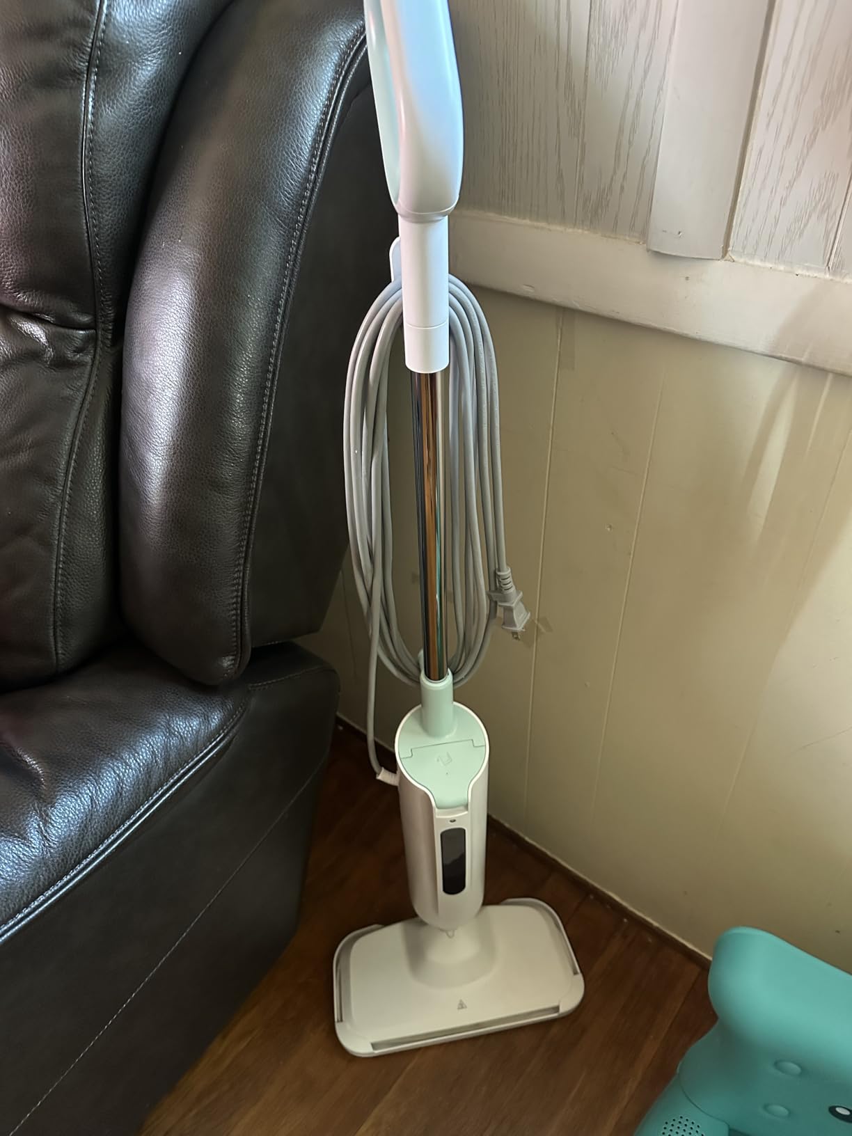 NEWBULIG Steam Mop for Hardwood/Tile/Carpet, Lightweight Steamer Cleaner for Floor Cleaning with 330ML Water Tank, Heats Up in 30 Seconds, 16.4 FT Cord and 2 Washable Pads customer photo 2