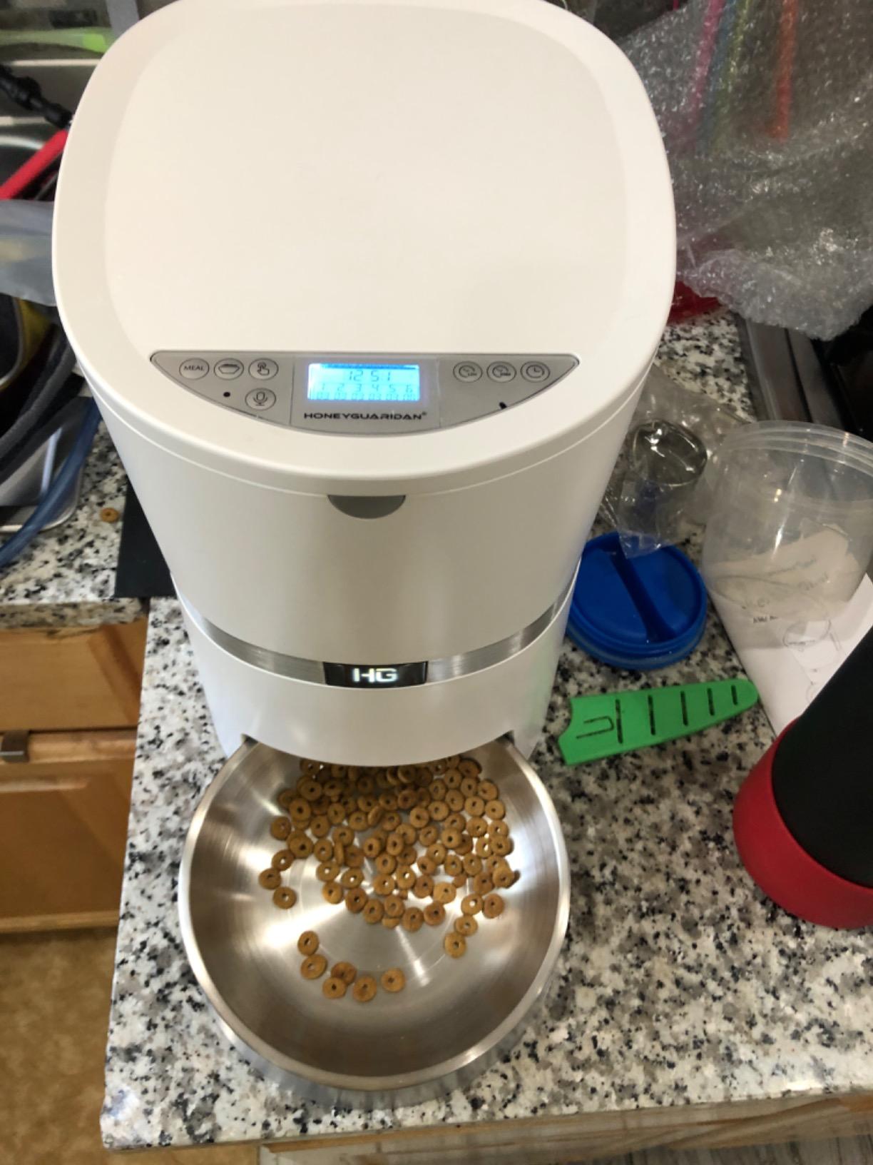 HoneyGuaridan Automatic Cat Feeder for 2 Cats, 2.4/5G WiFi Smart Feed Pet Feeder with Stainless Steel Bowl,APP Control Dispenser, Dual Power Supply,Desiccant Bag,10s Meal Call Black customer photo 2