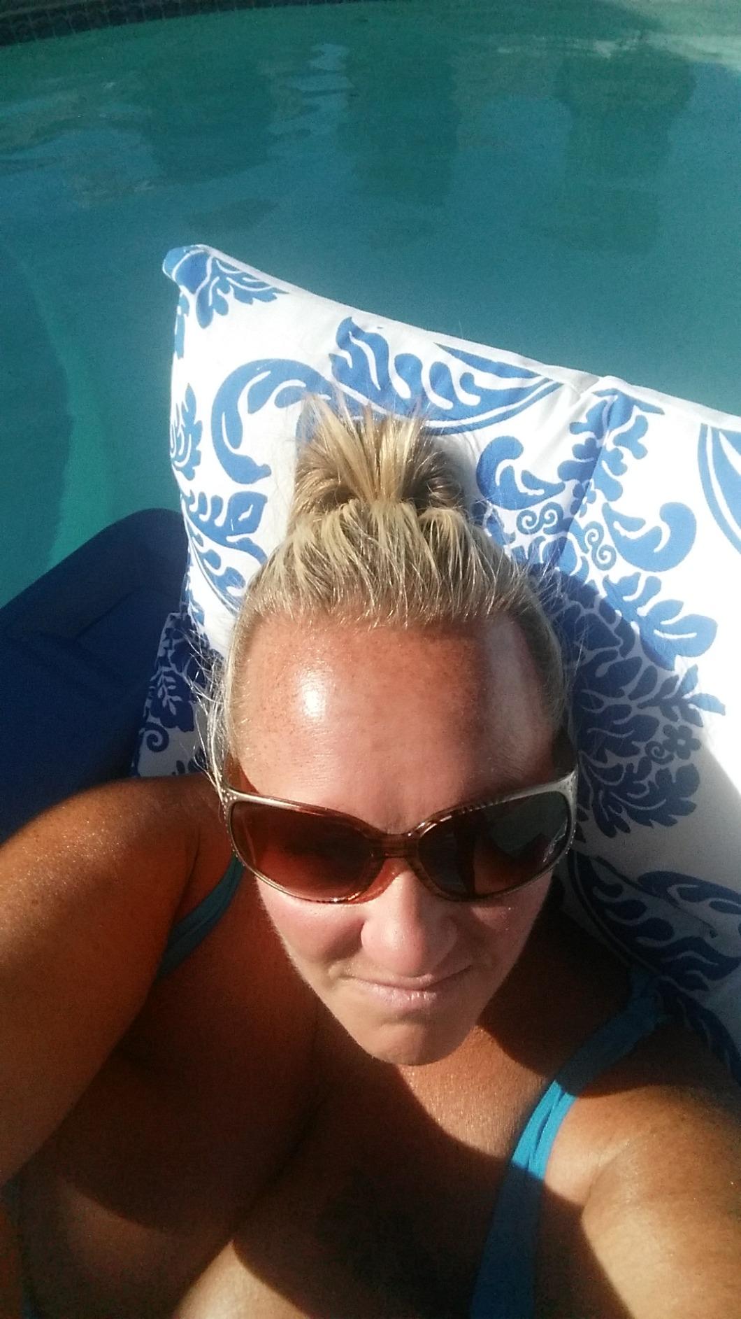 Poolmaster Royal Hawaiian Retro Adjustable Floating Chaise Pool Lounge, Blue customer photo 1