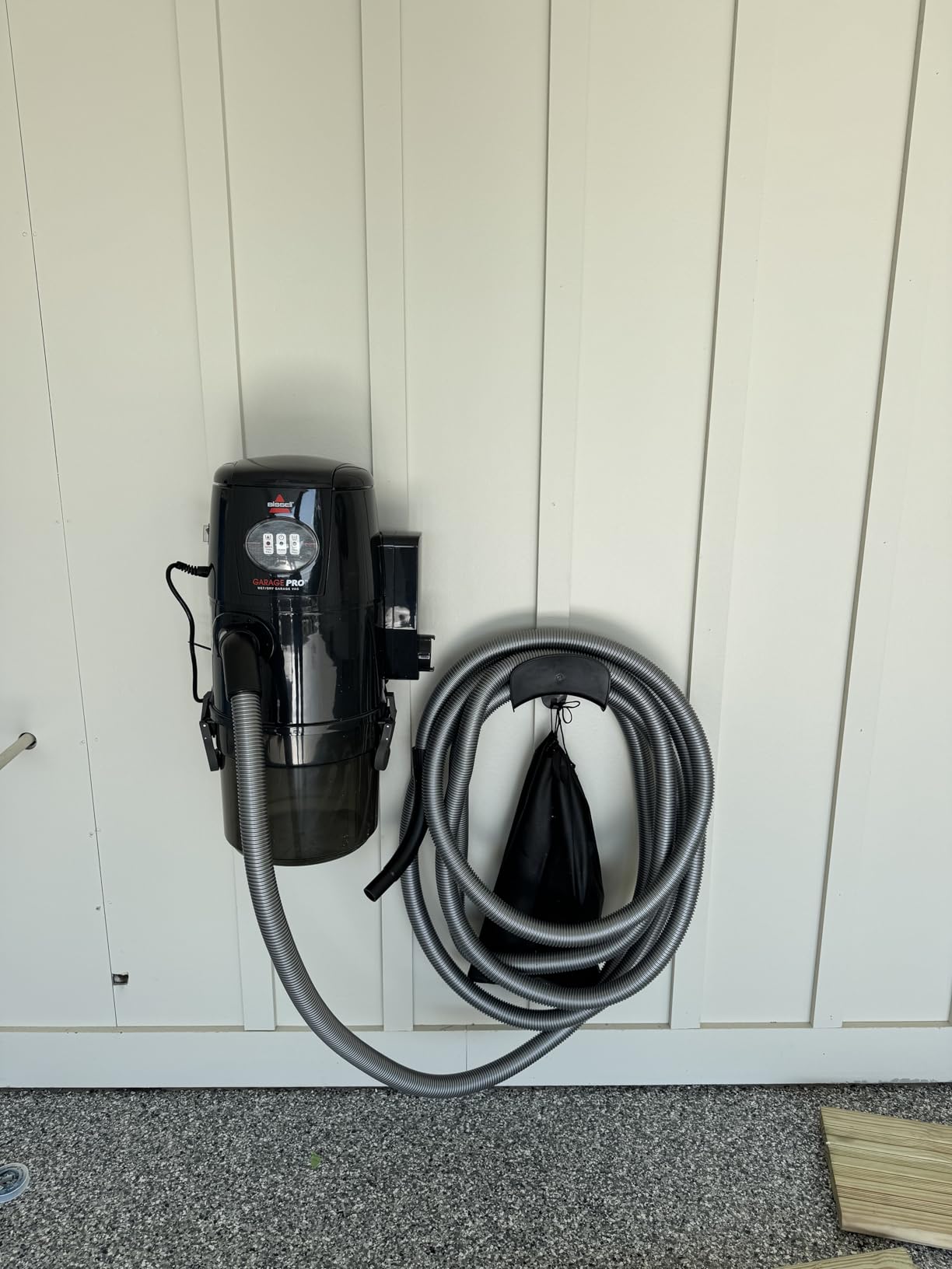 BISSELL Garage Pro Wall-Mounted Wet Dry Car Vacuum/Blower With Auto Tool Kit, 18P03, Gray customer photo 2