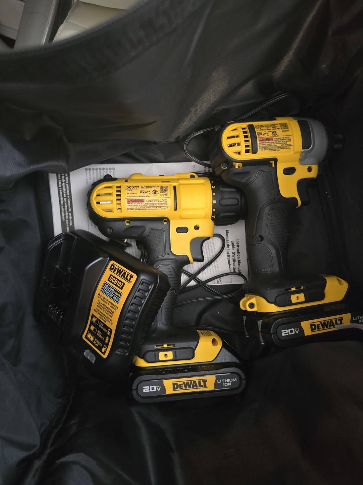 DEWALT 20V MAX Cordless Drill and Impact Driver, Power Tool Combo Kit , Includes 2 Batteries, Charger and Bag (DCK240C2) customer photo 1