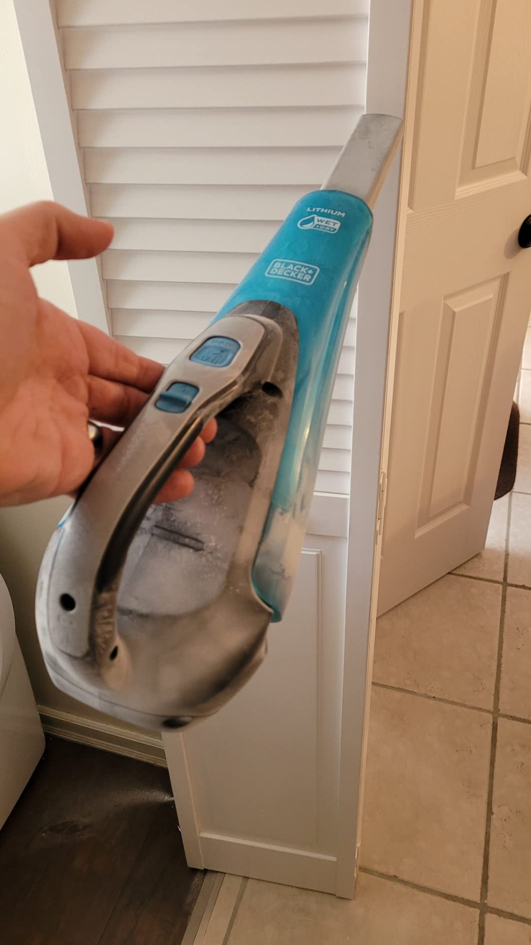 BLACK+DECKER dustbuster AdvancedClean Cordless Wet/Dry Handheld Vacuum, Titanium (HLWVA325J21) customer photo 2