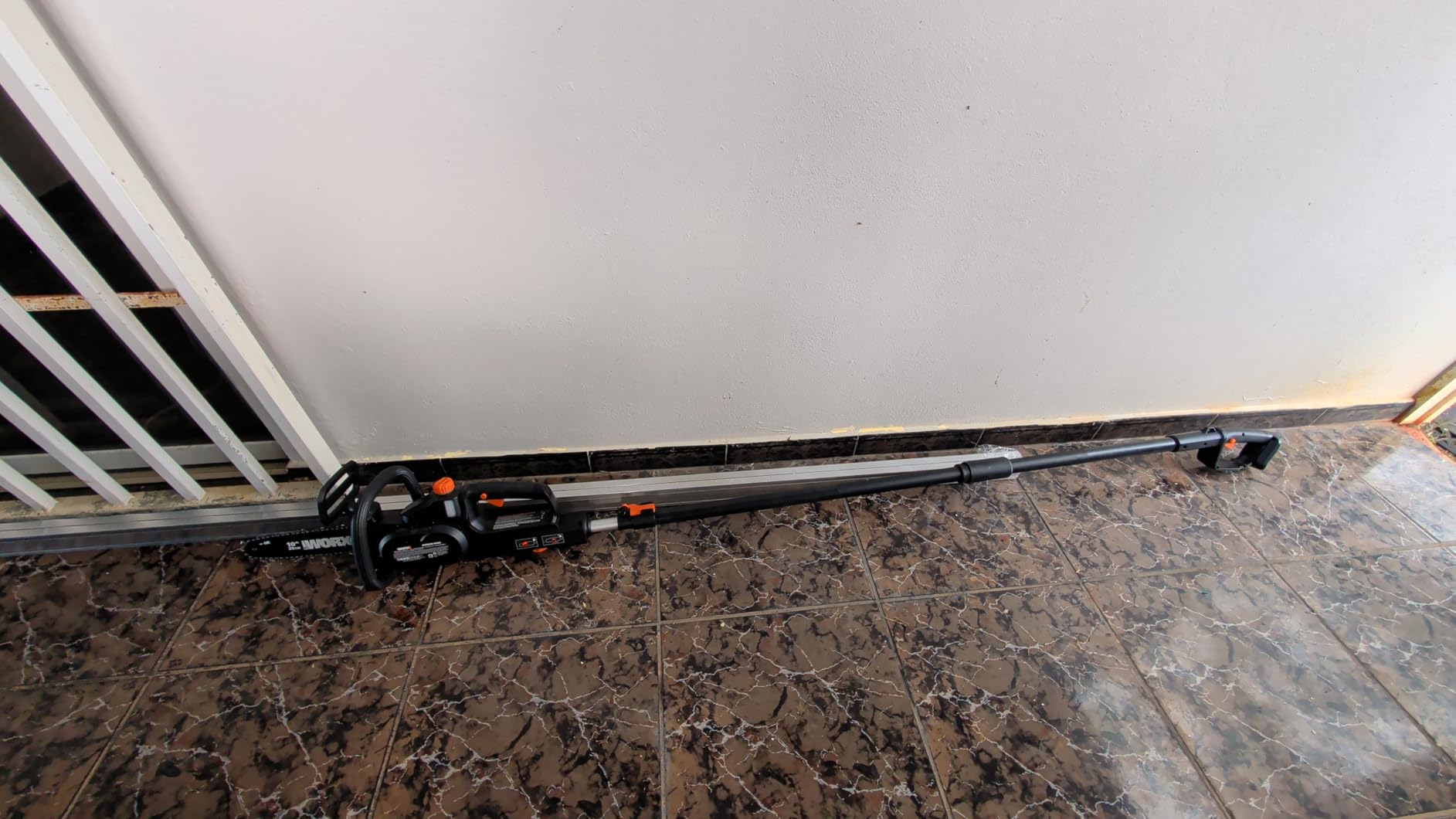 WORX Cordless Chainsaw, 20V 10'' 2-in-1 Pole Saw with Auto-Tension, WG323 | 12'' Extra Reach with Pole, Weighs 10 LBS, Auto-Tension Chain Adjustment, Battery & Charger Included, PowerShare customer photo 2