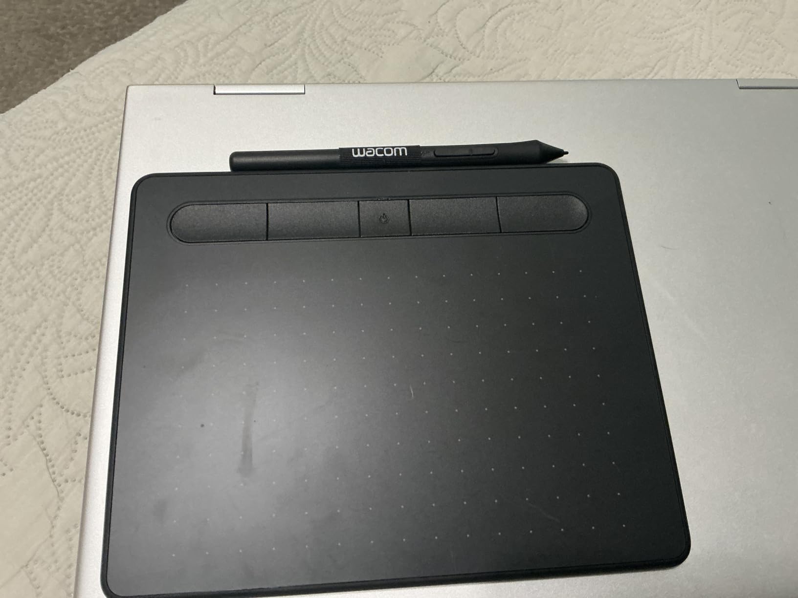 Wacom Intuos Small Bluetooth Graphics Drawing Tablet, 4 Customizable ExpressKeys, Portable for Teachers, Students and Creators, Compatible with Chromebook Mac OS Android and Windows - Black customer photo 1