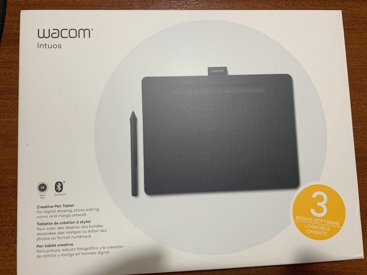Wacom Intuos Medium Bluetooth Graphics Drawing Tablet, Portable for Teachers, Students and Creators, 4 Customizable ExpressKeys, Compatible with Chromebook Mac OS Android and Windows - Black customer photo 2