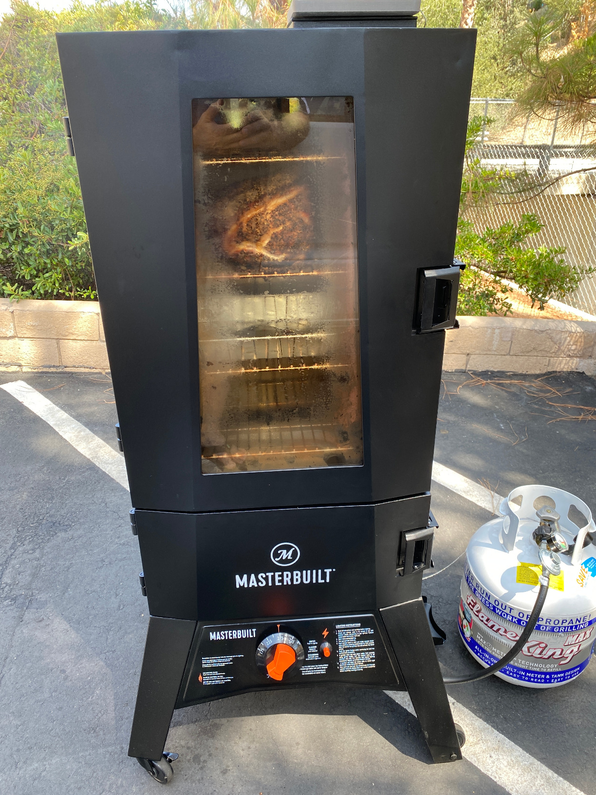 Masterbuilt 40-inch ThermoTemp Propane Gas Vertical BBQ Smoker with Analog Temperature Control, 960 sq. in. customer photo 1