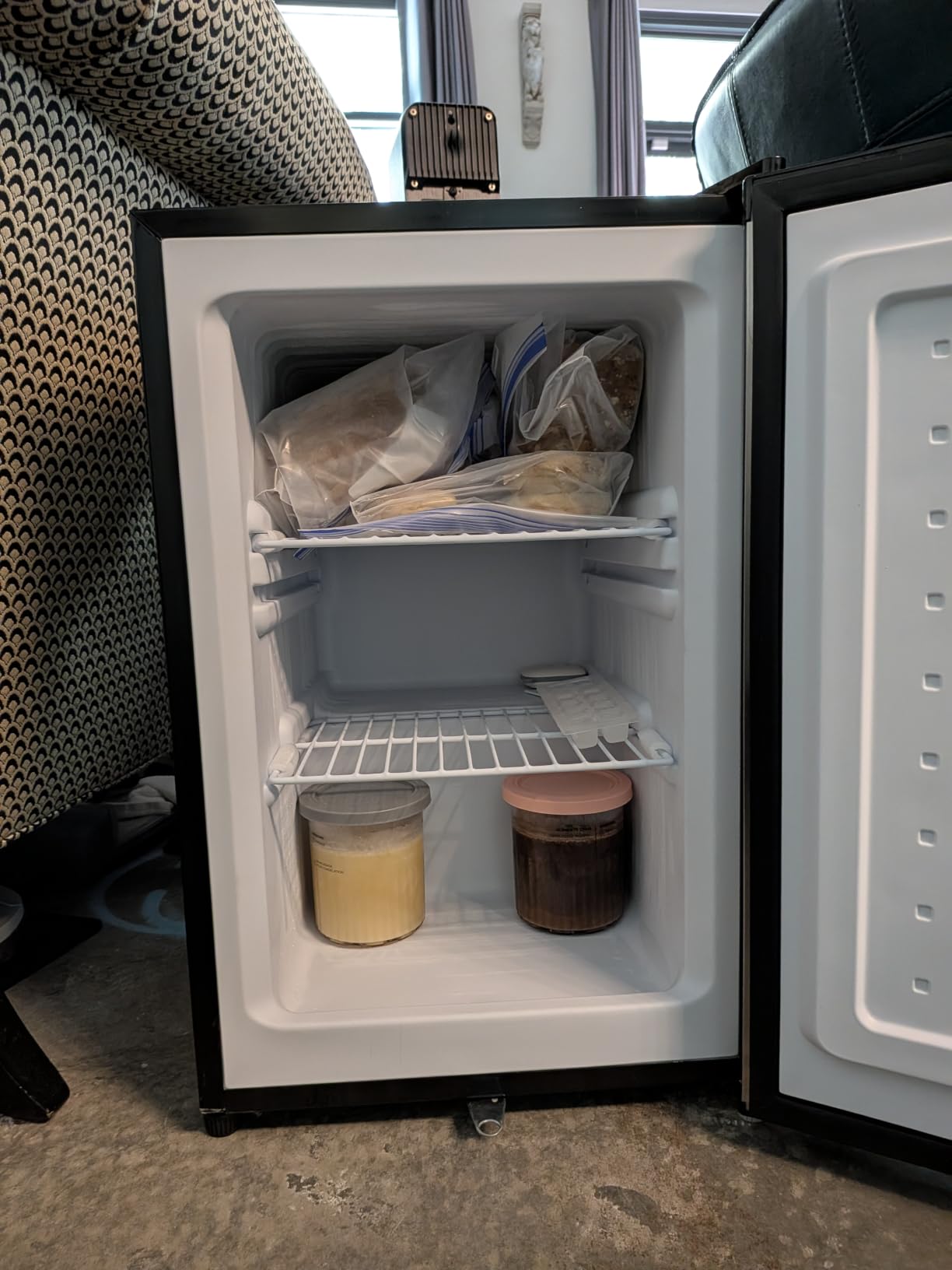 Whynter Upright Freezer with Lock, 3 Cu. Ft. Small Freezer Mini Freezer for Bedrooms, Dorms, Garages, Offices CUF-301SS, Stainless Steel, Energy Star customer photo 1