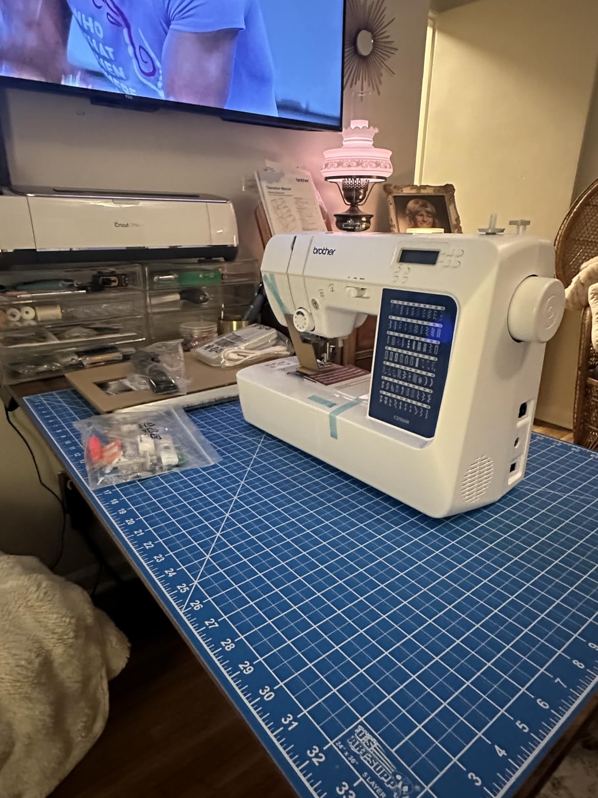 Brother CS7000X Computerized Sewing and Quilting Machine, 70 Built-in Stitches, LCD Display, Wide Table, 10 Included Feet, White customer photo 1