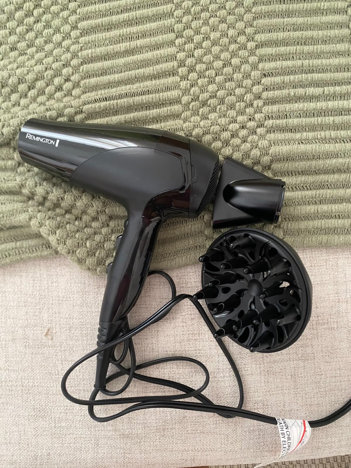 Remington Damage Protection Hair Dryer, Ceramic Ionic Technology | Diffuser and Concentrator Attachments, 3 Piece Set, 1875W Power, 3 Heat and 2 Speed Settings customer photo 1