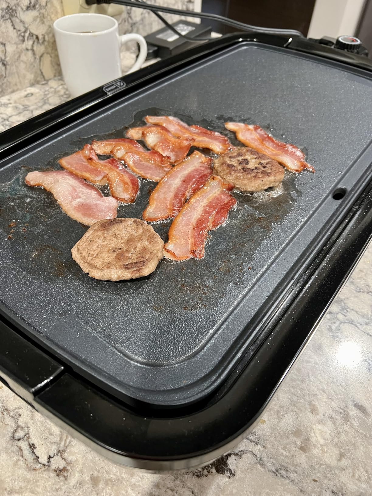 Dash Deluxe Everyday Griddle - Electric Griddle with Removable Plate - Nonstick, Easy-Clean Surface & Anti-Slip Base - Recipe Book Included - Black customer photo 2