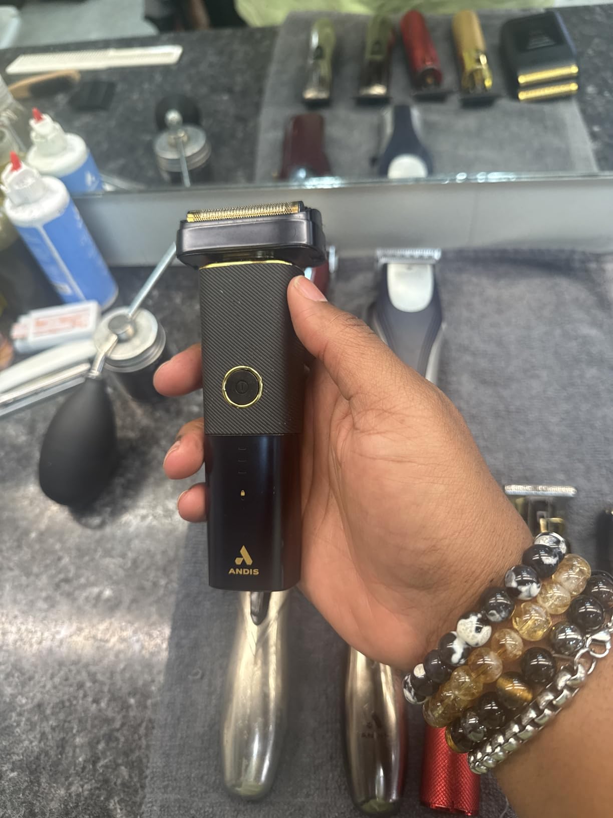 Andis 17300 reSURGE Electric Lithium Titanium Precision Foil Wet/Dry Rechargeable Shaver, Black customer photo 2