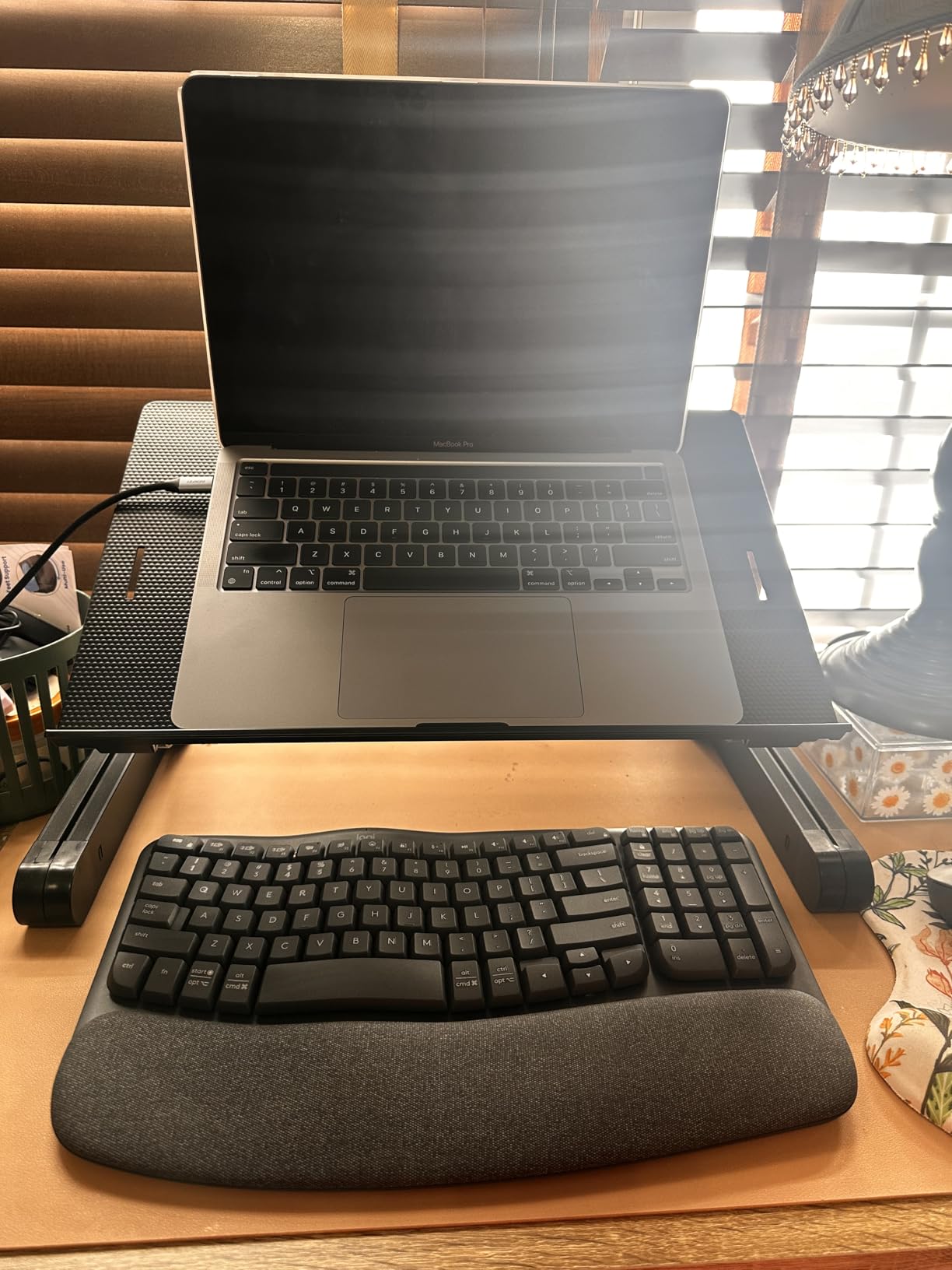 Logitech Wave Keys MK670 Combo, Wireless Ergonomic Keyboard with Signature M550 L Wireless Mouse, Comfortable Natural Typing, Bluetooth, Logi Bolt, for Multi-OS, Windows/Mac - Graphite customer photo 1