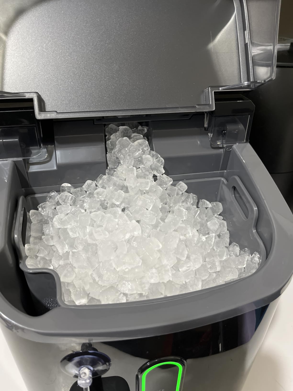 Silonn Ice Maker Countertop, Portable Ice Machine with Carry Handle, Self-Cleaning Ice Makers with Basket and Scoop, 9 Cubes in 6 Mins, 26 lbs per Day, Ideal for Home, Kitchen, Camping, RV customer photo 2