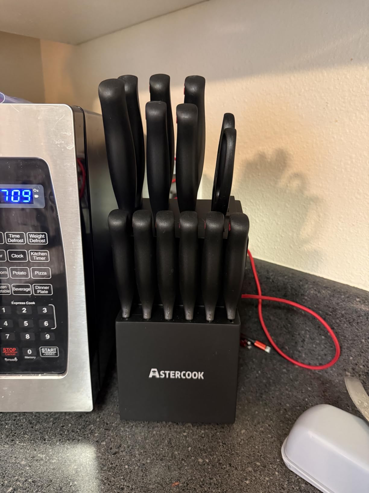 Knife Set, Astercook 15 Pieces Knife Sets for Kitchen with Block, Dishwasher Safe Kitchen Knife Set with Built in Sharpener Block, German Stainless Steel Kitchen Utensils Set customer photo 1