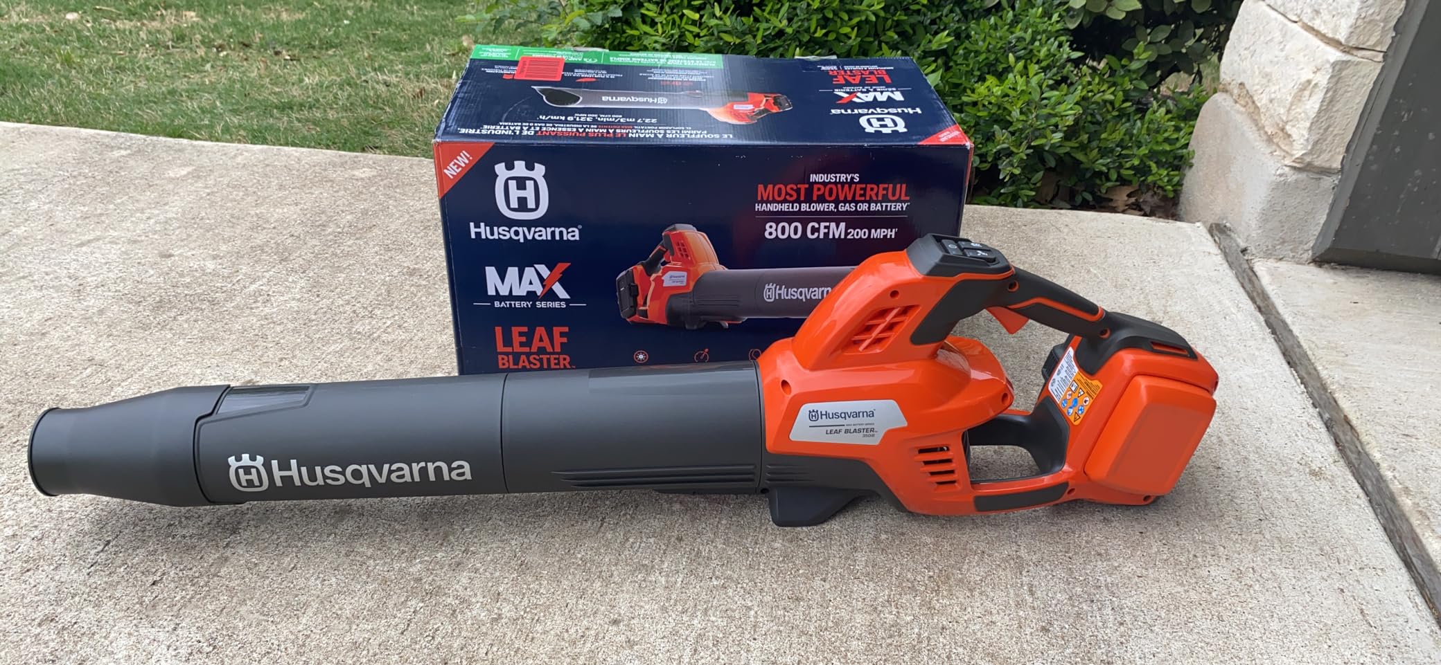 Husqvarna Leaf Blaster 350iB Battery Powered Cordless Leaf Blower, 200-MPH 800-CFM, Brushless Motor and Quiet Operation, 40V Lithium-Ion 7.5 Ah Battery and Charger Included customer photo 1