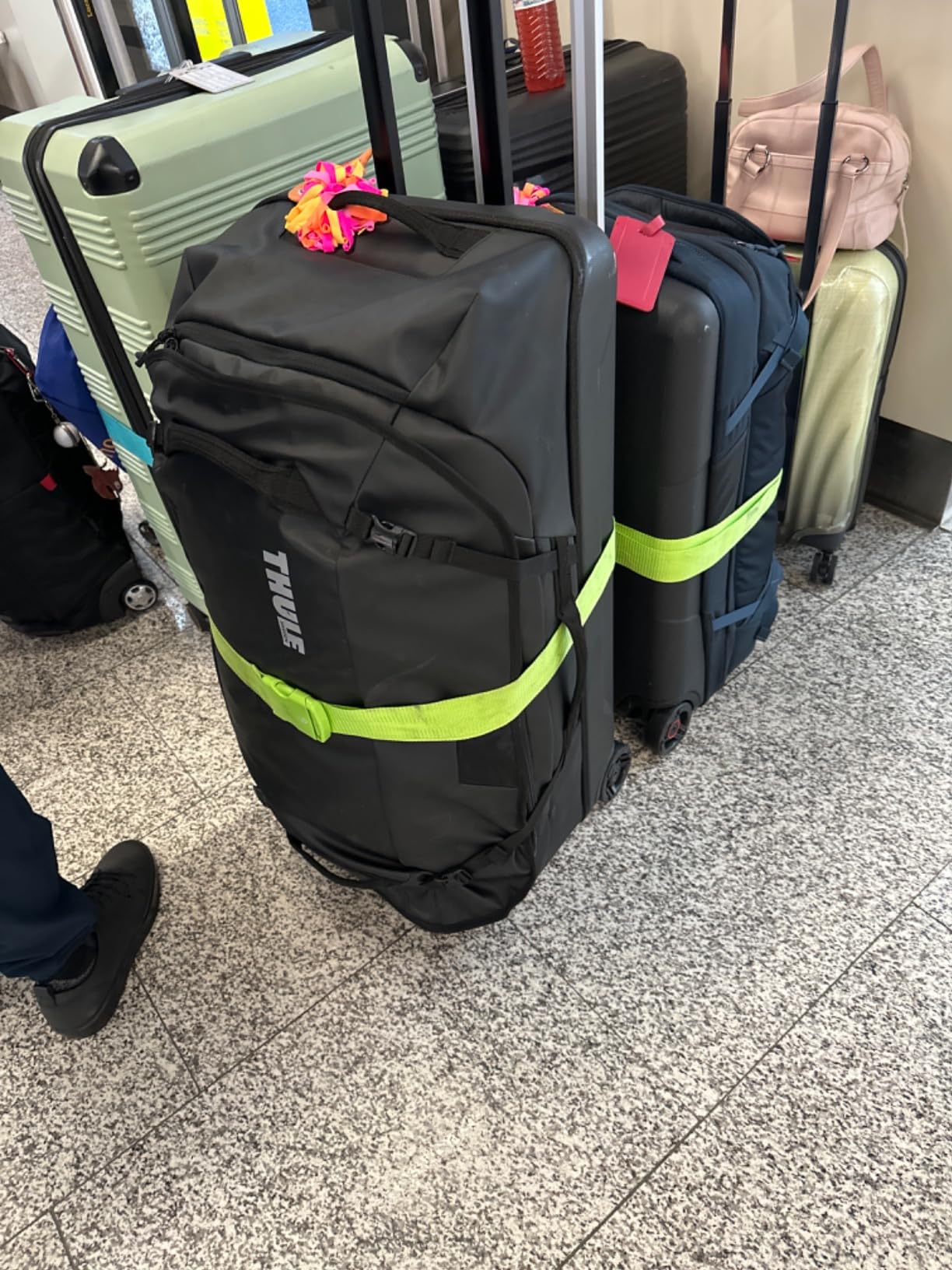 Thule Chasm Wheeled Duffel Suitcase, Pond Gray customer photo 1