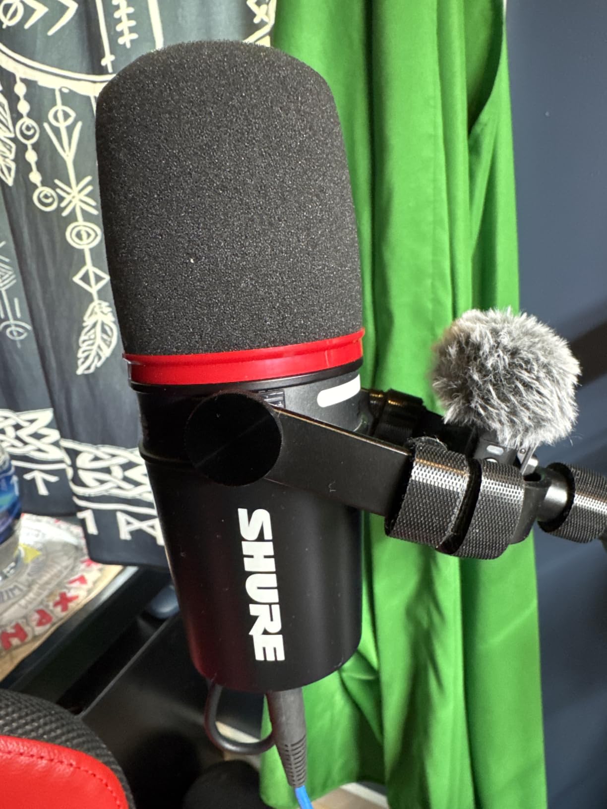 Shure MV7+ Dynamic Microphone - USB-C & XLR Podcast Mic for Streaming, Recording & Broadcasting, OBS Certified, Auto Level Mode, Digital Pop Filter, LED Panel, Black customer photo 1