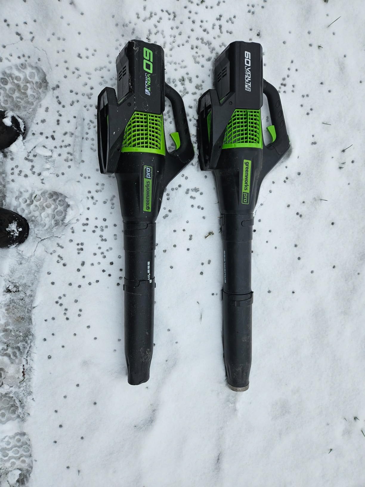 Greenworks 60V (610 CFM / 130 MPH) Cordless Leaf Blower, High Power, Lightweight & Quiet Operation for Wet Leaves, Driveways and Dense Gravel, Includes 2.5Ah Battery & 5A Rapid Charger customer photo 2