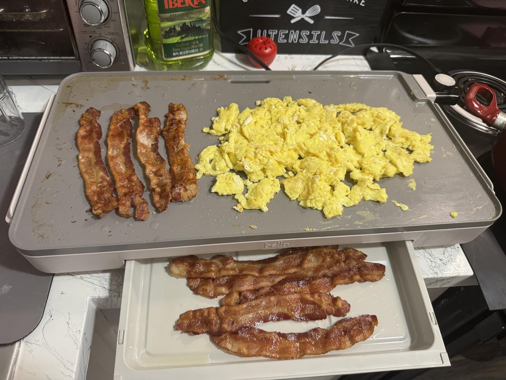 bella 12 x 22 Electric Griddle with Warming Tray, EverGood Ceramic Nonstick Coating & Removable Temperature Probe, Dishwasher-Safe Drip Tray & Cool Touch Handles, 1500 Watt, Oatmilk customer photo 2