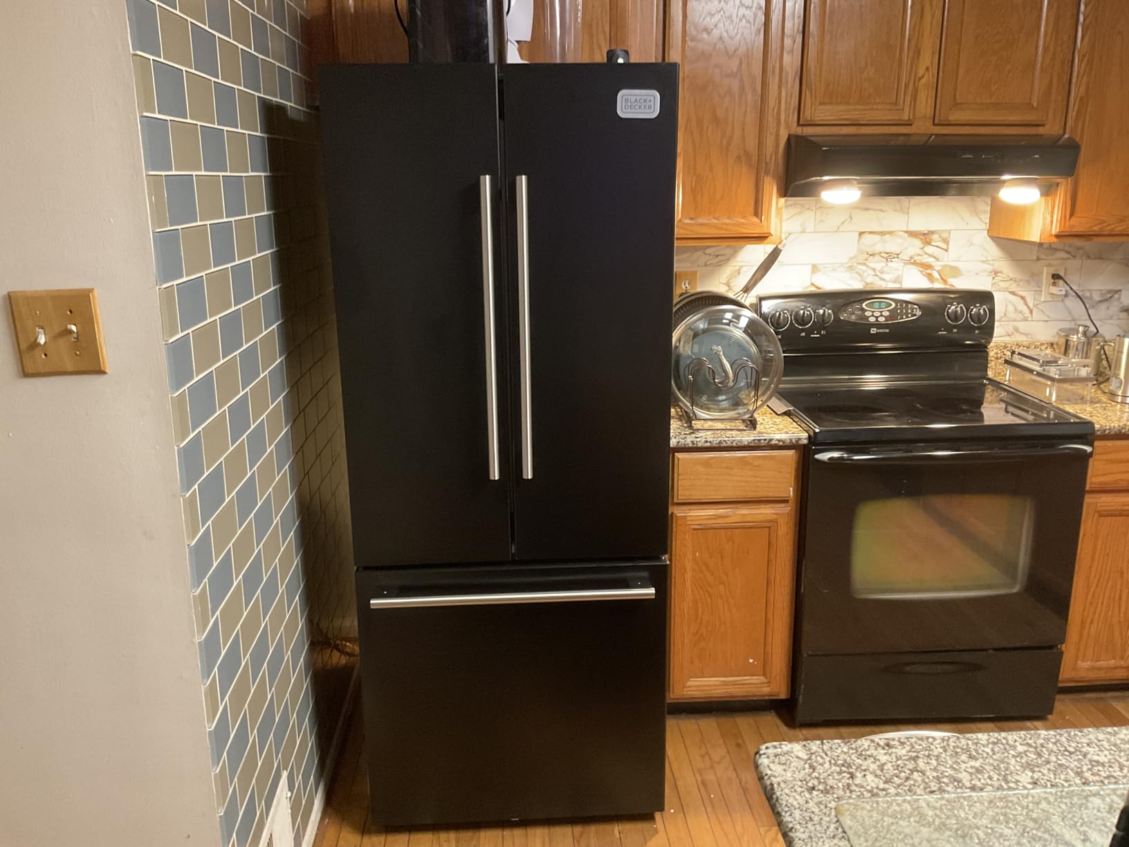 BLACK+DECKER 17 Cu. Ft. Convertible Freezer Refrigerator, Upright Freezer with Glass Shelves, ENERGY STAR rated, Frost Free, BUC1700XB, Black customer photo 1