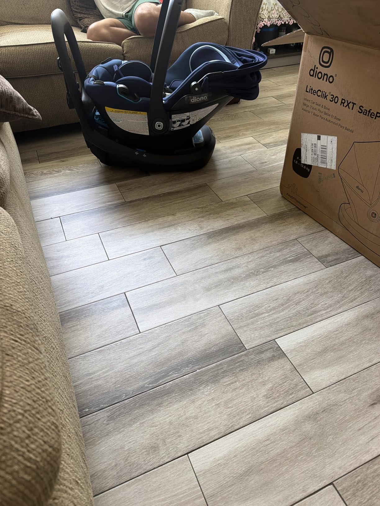 Diono LiteClik30 RXT SafePlus Infant Car Seat and Base, Rear-Facing for Infants 4-30lbs, SafePlus Engineering, with Infant Insert, UPF 50+ Sunshade (Gray Glacier Frost) customer photo 1