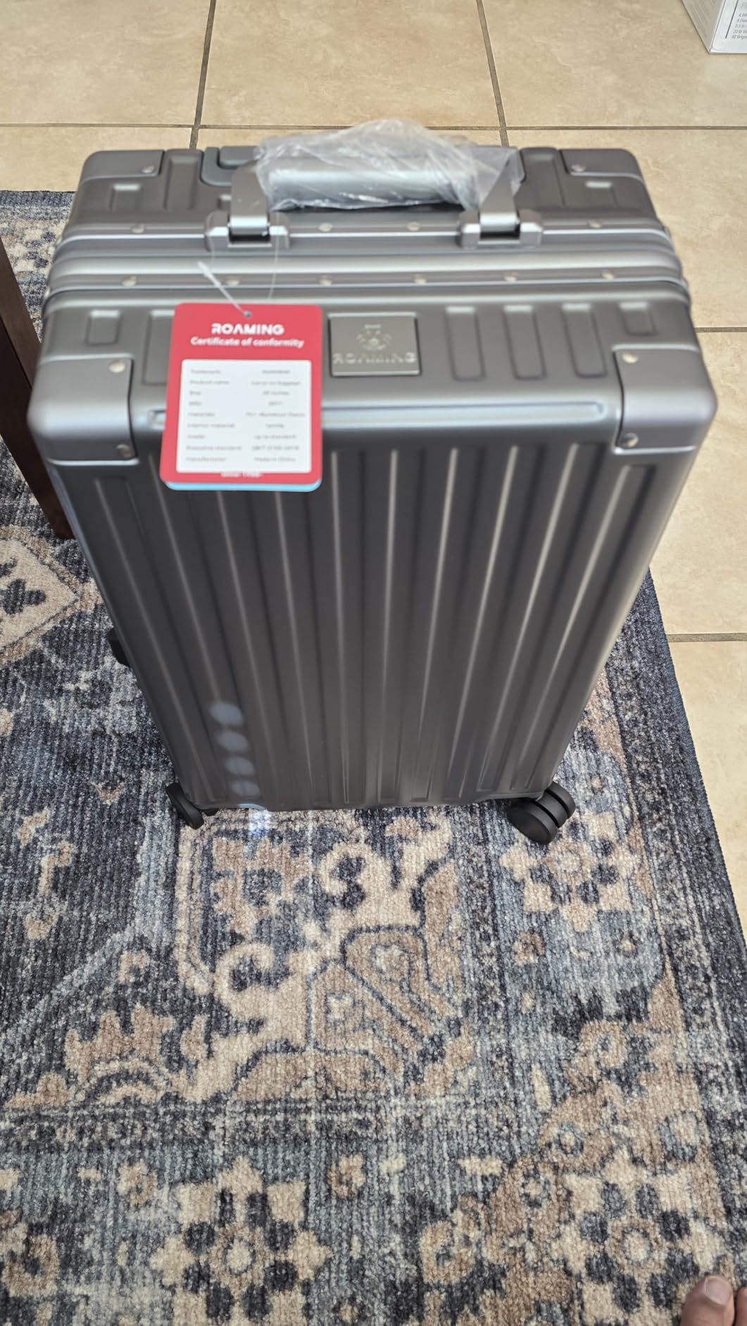 ROAMING Zipperless Luggage Airline Approved with Polycarbonate Aluminum Frame, Lightweight Hardside Luggage with Spinner Wheels, Metal Travel Luggage with Double TSA Locks, Carry On 20 Inch, gray customer photo 2