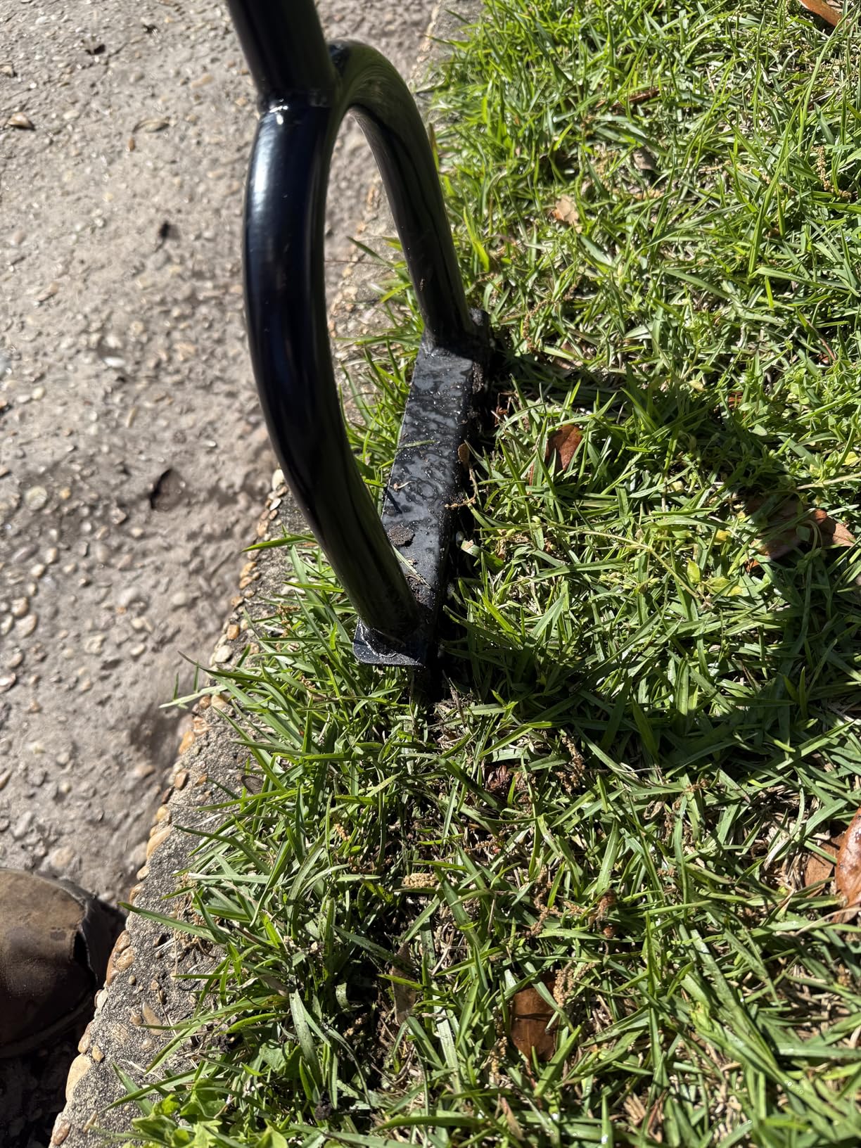 Edger Lawn Tool 41in Border Edger with Tempered Spring Steel Blade Long Rubber Handle Wide Footplate Rustproof Manganese Steel Half Moon Edger for Garden Maintenance customer photo 1