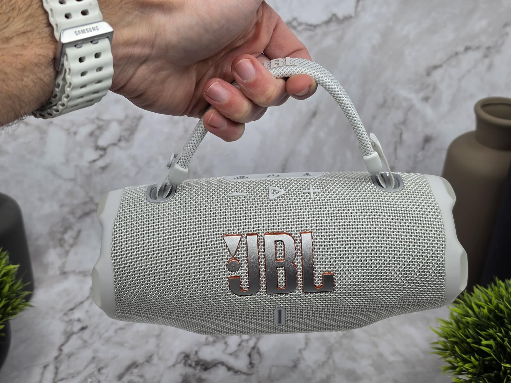 JBL Charge 6 - Portable Waterproof & Drop-Proof Bluetooth Speaker, Bold JBL Pro Sound with AI Sound Boost, 28Hrs of Playtime, Built-in Powerbank customer photo 2