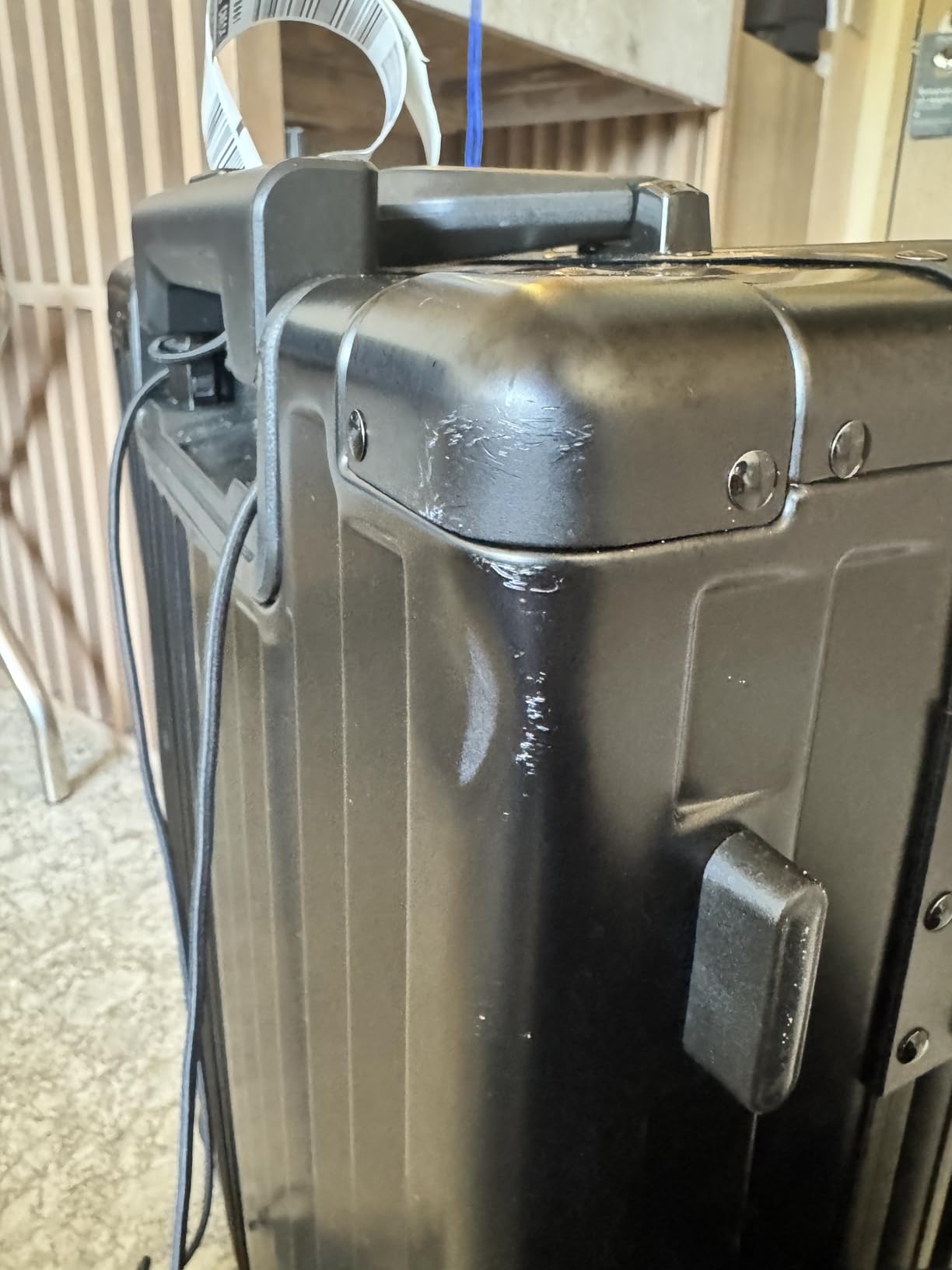 All Aluminum Carry On Luggage 22x14x9 Airline Approved, Hard Shell Carry On Luggage, Zipperless Luggage Aluminum Suitcase Luggage (Silver, 20inch) customer photo 1