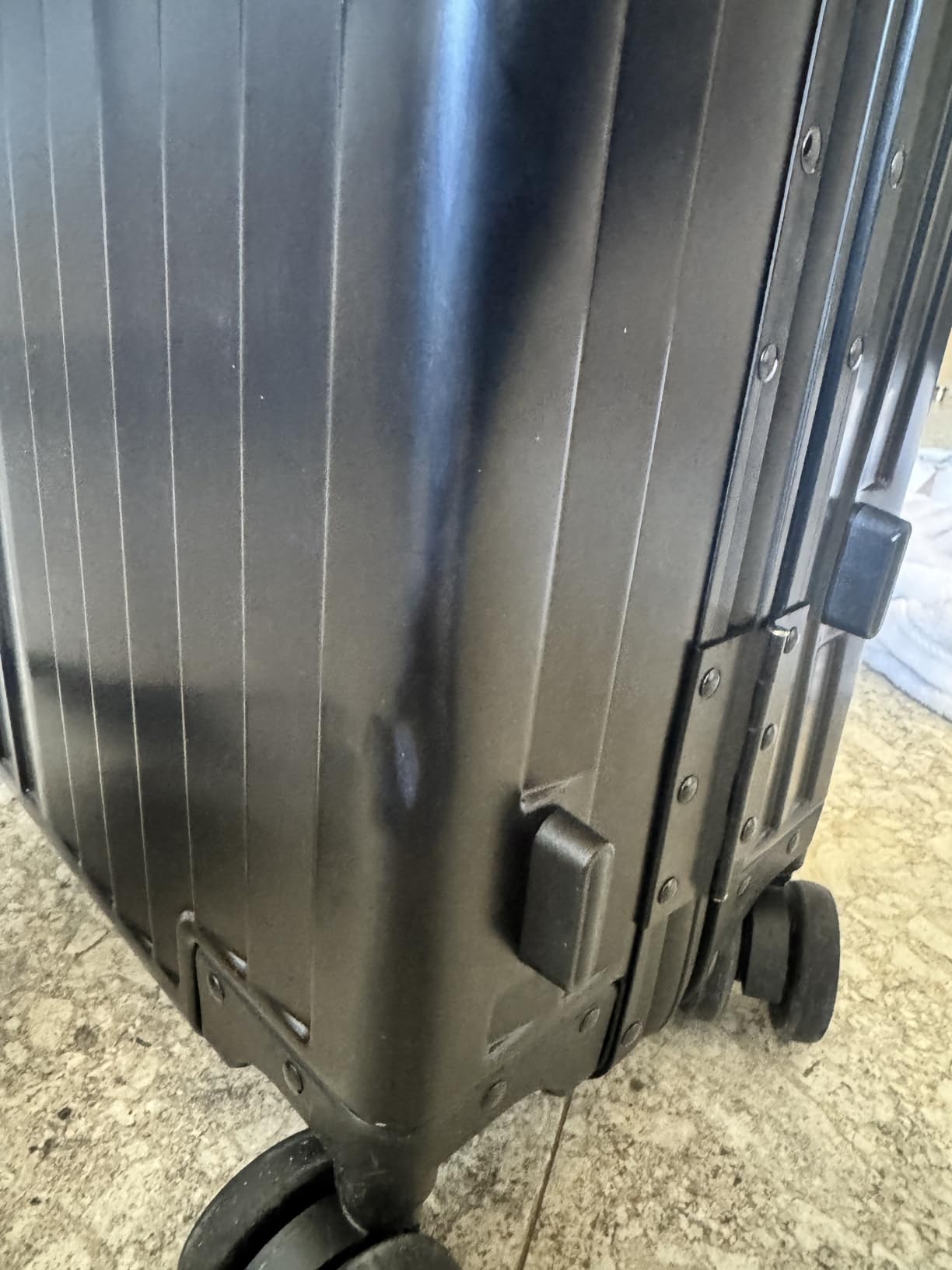 All Aluminum Carry On Luggage 22x14x9 Airline Approved, Hard Shell Carry On Luggage, Zipperless Luggage Aluminum Suitcase Luggage (Silver, 20inch) customer photo 2