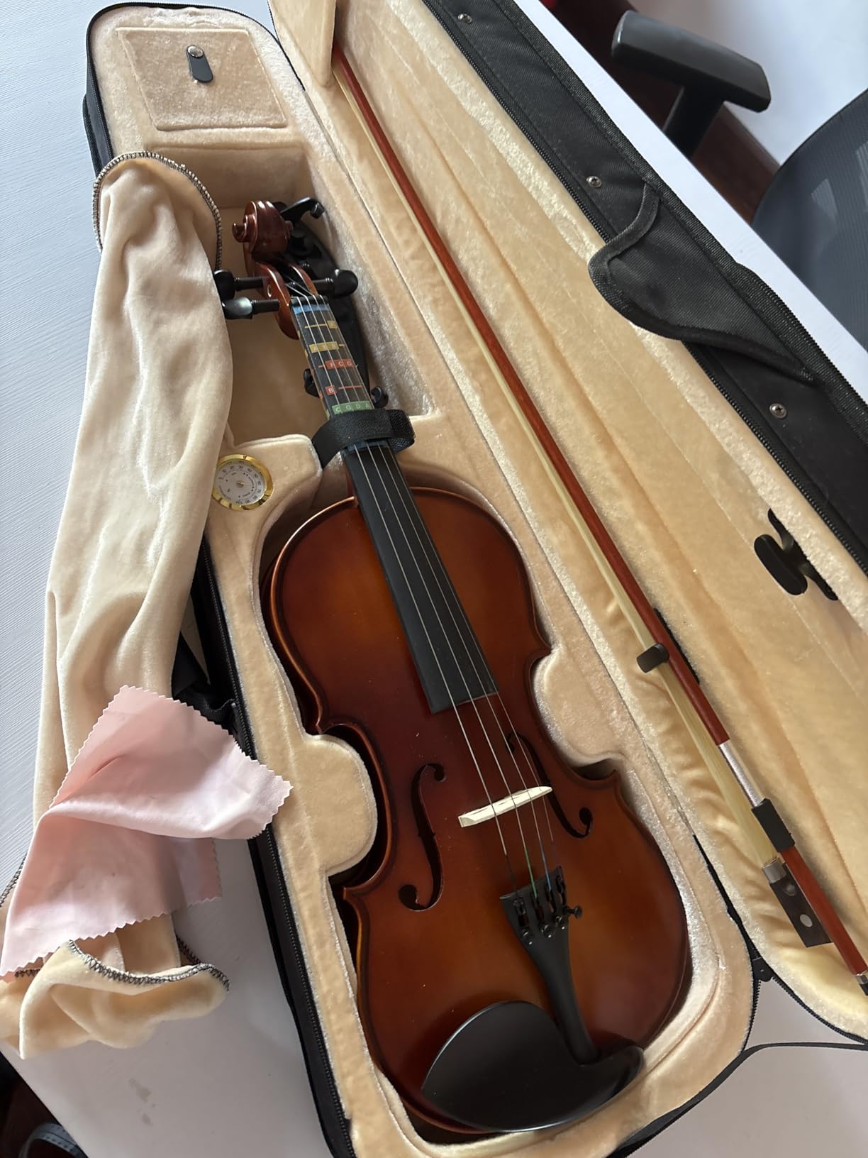 Kmise Violin 4/4 Full Set, High Density Ebony Violins, Glossy Acoustic Fiddle for Adults, Beginners, Students with Violin Case, Rosin, Strings, Bow, Shoulder Rest, Beginner's Guide (Ebony, 4/4) customer photo 1