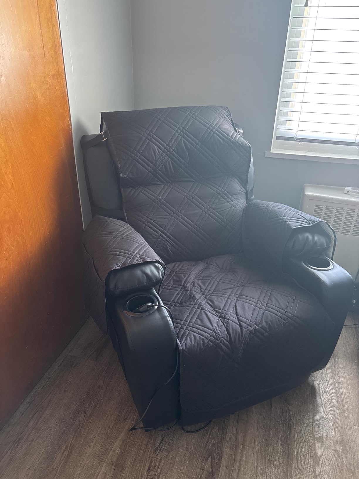 FLEXISPOT Power Lift Recliner Chair for Elderly with Massage & Heat, Faux Leather Electric Reclining Chair for Seniors with USB Ports, Cup Holders & Side Pockets(Medium Size,Light Brown) customer photo 2