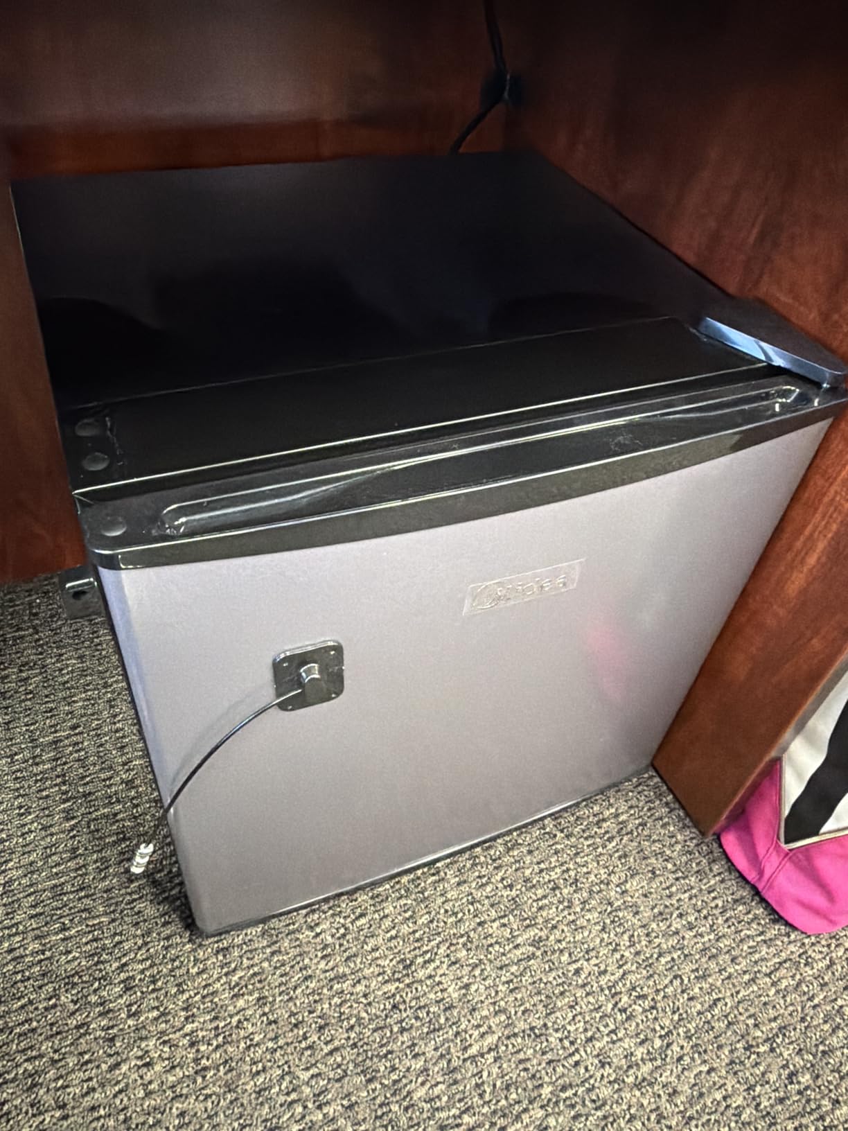 Midea MERM17B0ABB 1.7 Cu Ft Mini Fridge, Compact Refrigerator with Adjustable Thermostat, Reversible Door, Low Noise, Energy Efficient, Ideal for Dorm, Office, Bedroom, Black customer photo 2