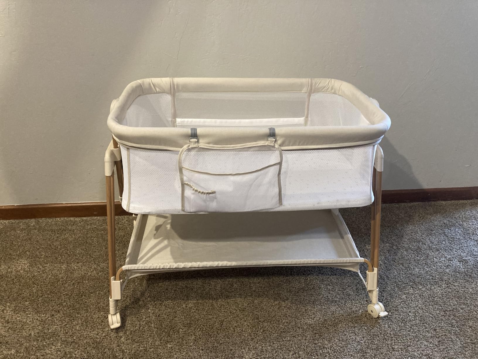 Fodoss Baby Bassinets Bedside Sleeper - 3-in-1 Baby Bassinet with Wheels, Soft Mattress, Storage Tray, Full-Mesh Sides, 7-Height Adjustable Crib for Newborns customer photo 2