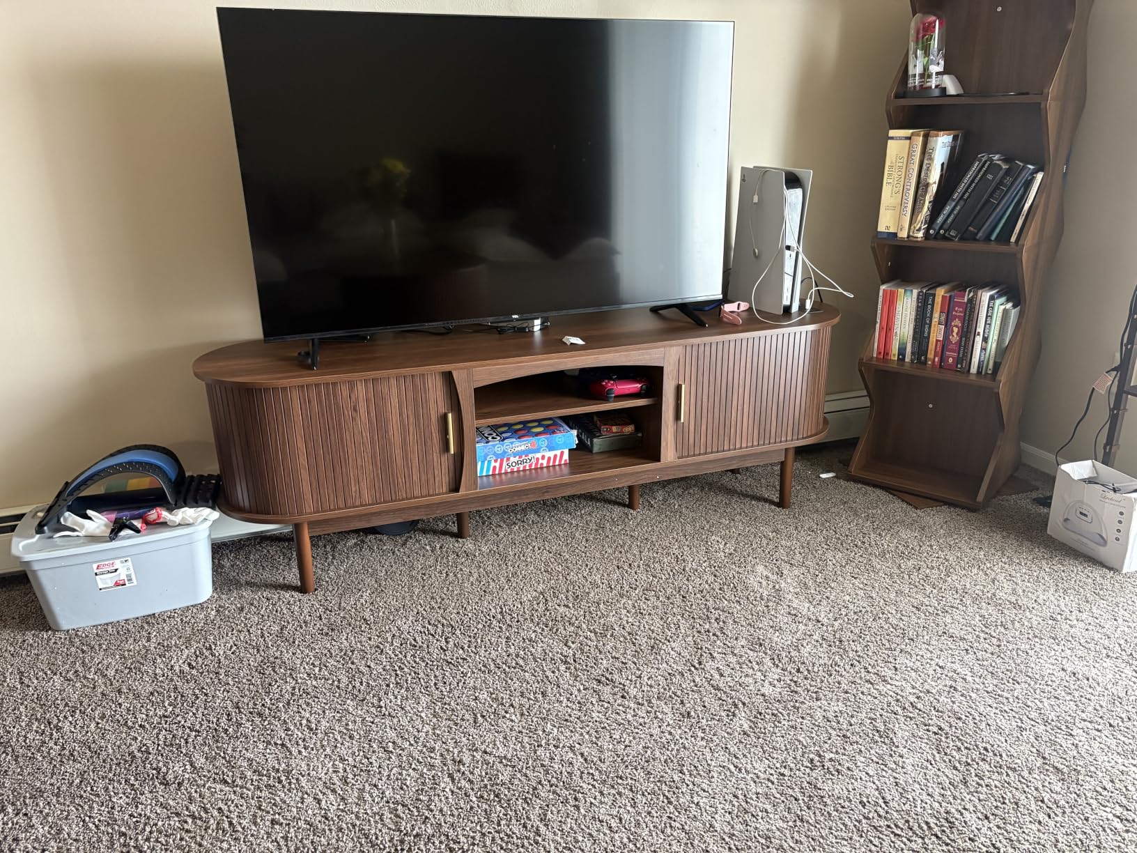 Decofy Mid Century TV Stand for TVs up to 65 Inches, Entertainment Center with Storage, Power Outlet, Fluted Sliding Doors & Adjustable Shelves, Modern Media TV Console Table for Living Room (Walnut) customer photo 2