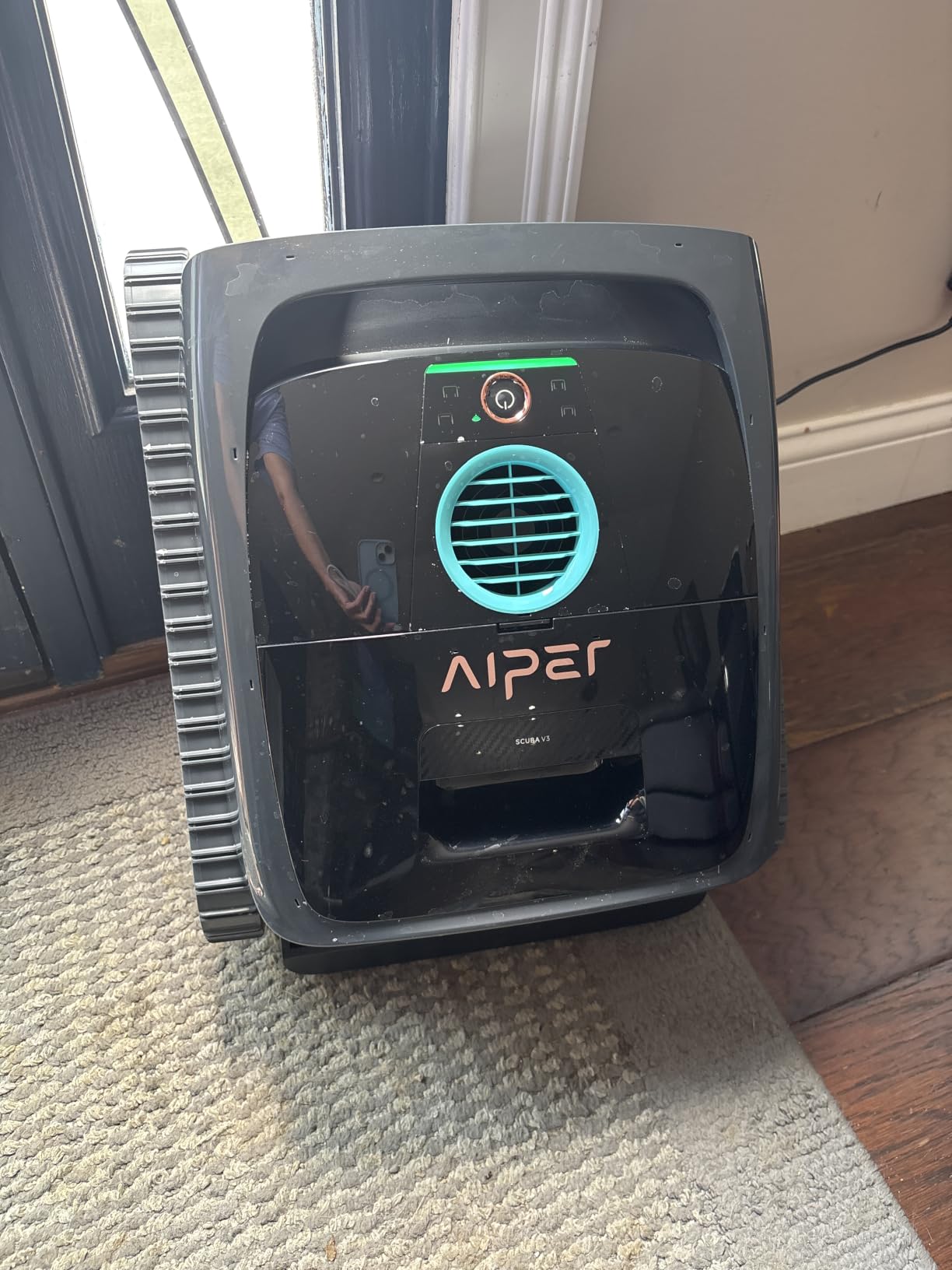 AIPER Scuba V3 AI Vision Cordless Robotic Pool Cleaner, Include Wireless Charging Dock, Smart Waterline Parking & Featherlight Design, Micromesh Multi-Layer Filtration customer photo 1