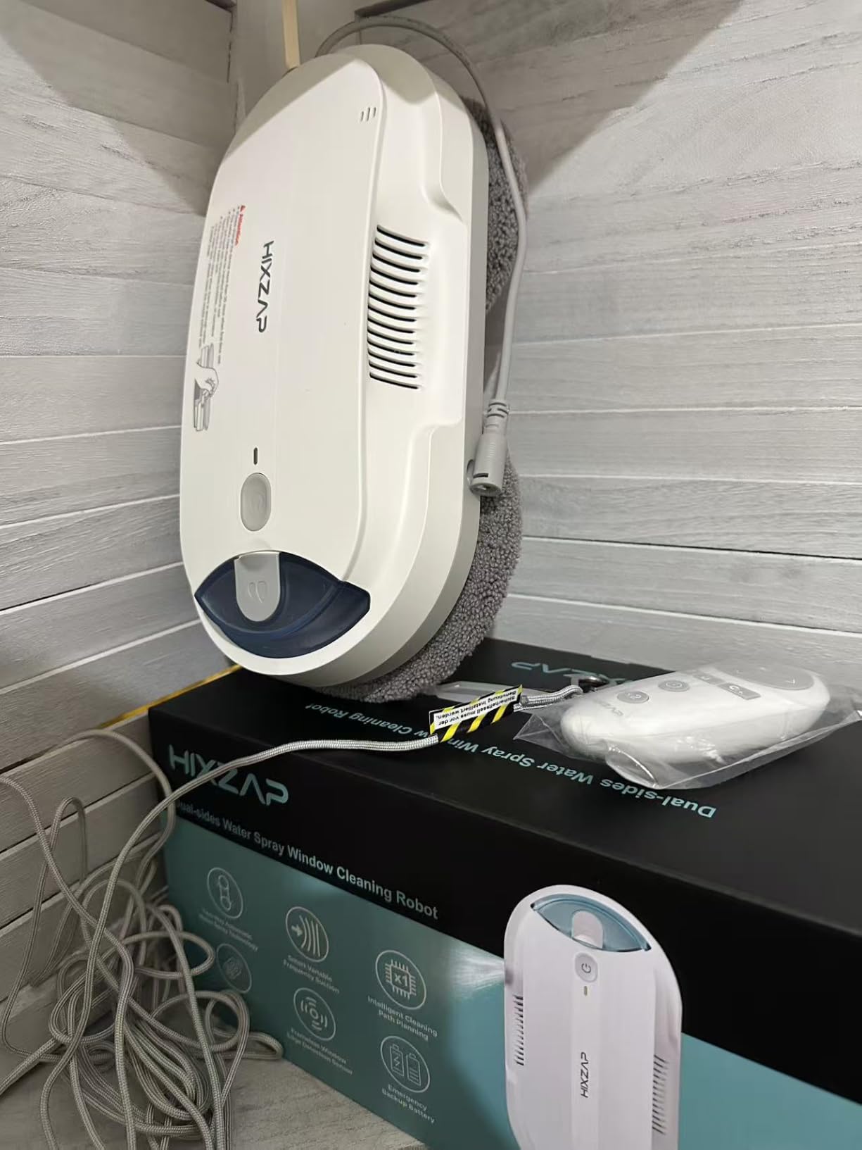 Window Cleaning Robot - Double Helix 4800-6400Pa Suction, Dual Ultrasonic Spray, 85ml Tank, Edge Detection, Anti-Drop, 3 Cleaning Modes for Streak-Free Glass (White) customer photo 1