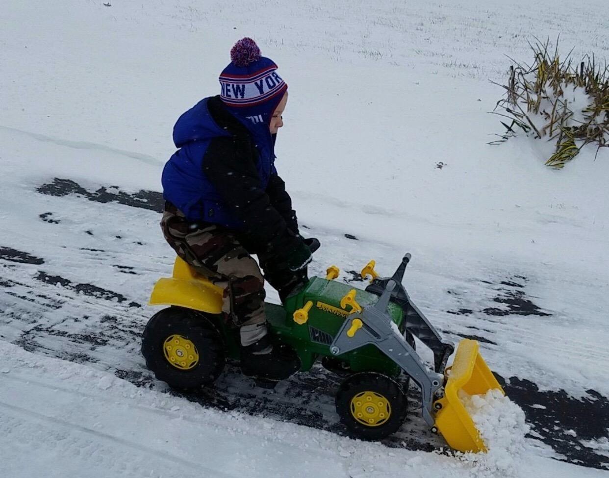 John Deere Pedal Tractor with Working Front Loader and Detachable Trailer, Youth Ages 3+ customer photo 1