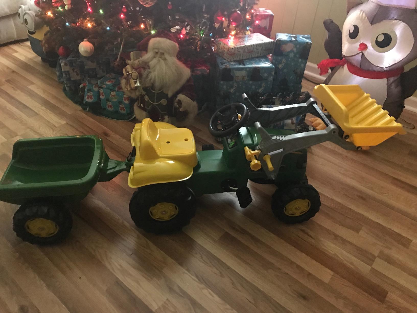 John Deere Pedal Tractor with Working Front Loader and Detachable Trailer, Youth Ages 3+ customer photo 2