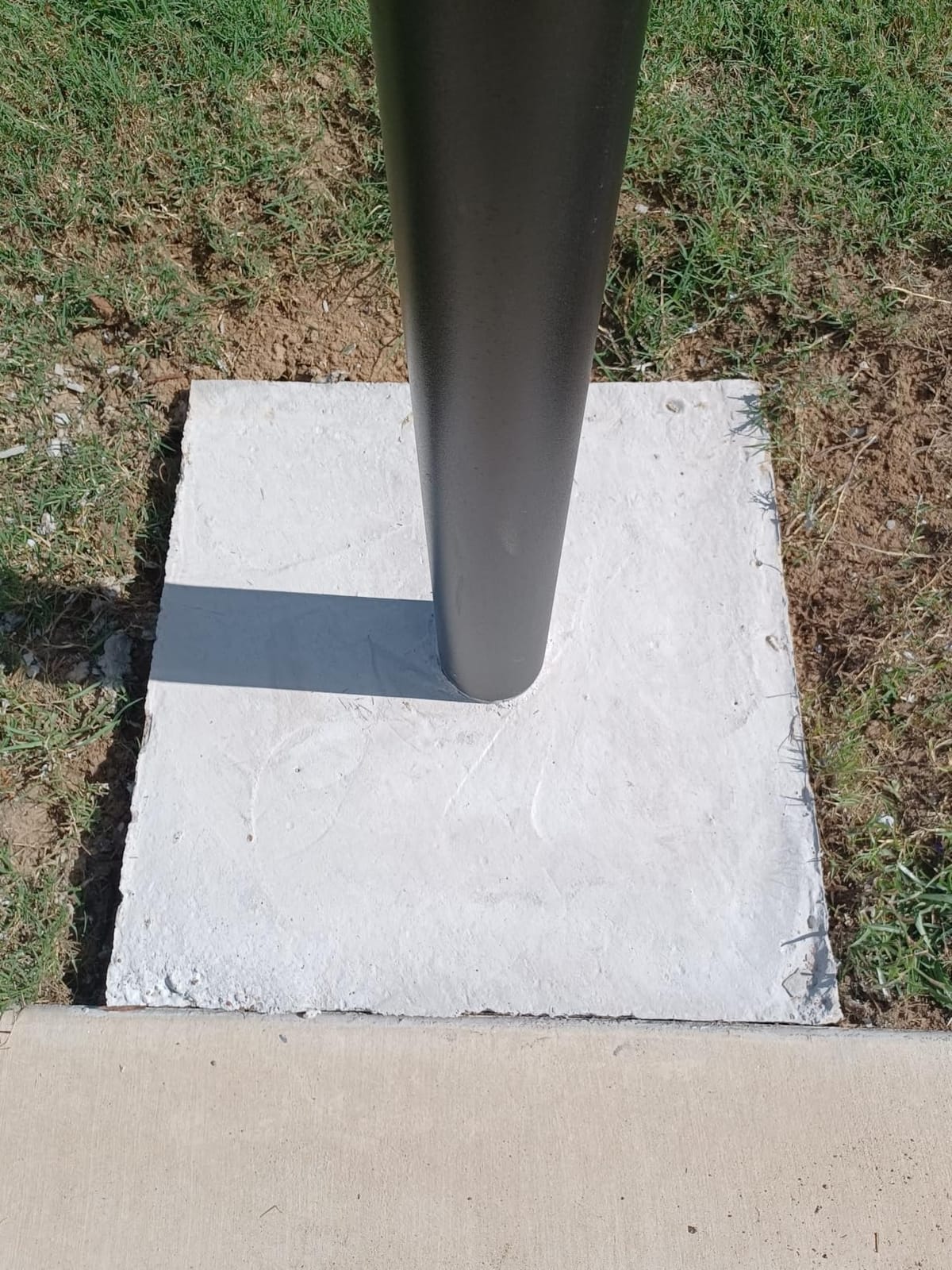 Lifetime 1084 Height Adjustable In Ground Basketball System, 50 Inch Shatterproof Backboard customer photo 1