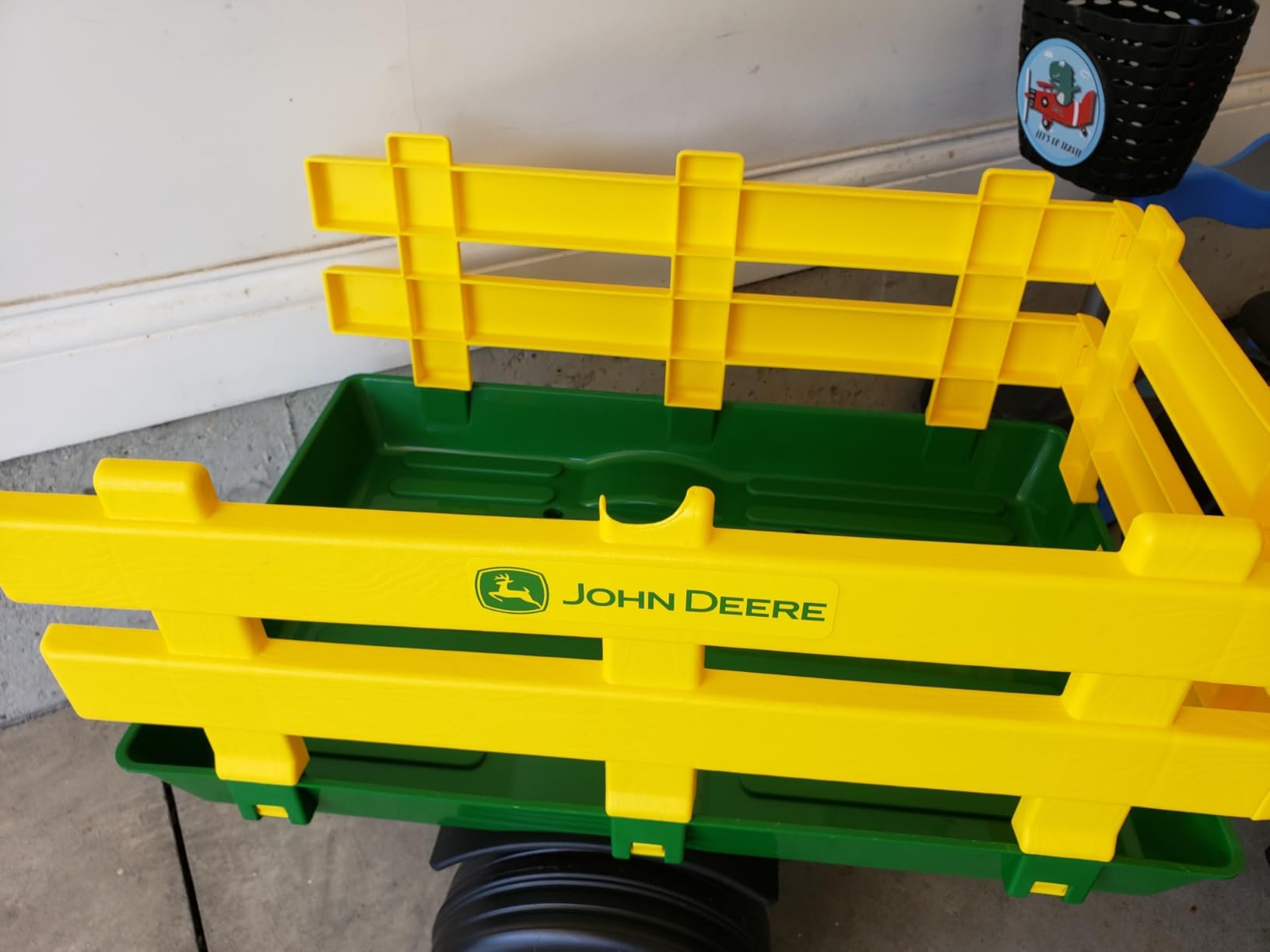Peg Perego John Deere Ground Force Extra-Large 12 volt Ride-On Tractor with Trailer & FM Radio, Durable Design for Kids Ages 3-7 customer photo 1