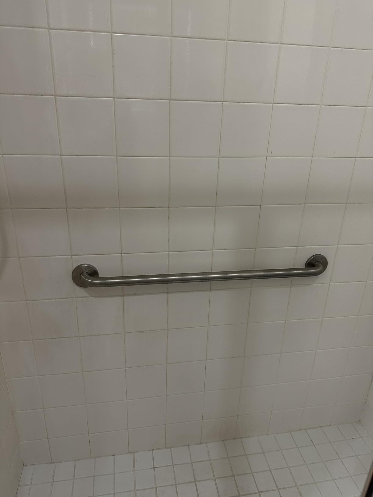Moen Home Care Bathroom Safety 32 Inch Stainless Steel Handicap Grab Bar for Bathtub and Shower, Elderly Assistance Product with Concealed Screws, 8732 customer photo 2