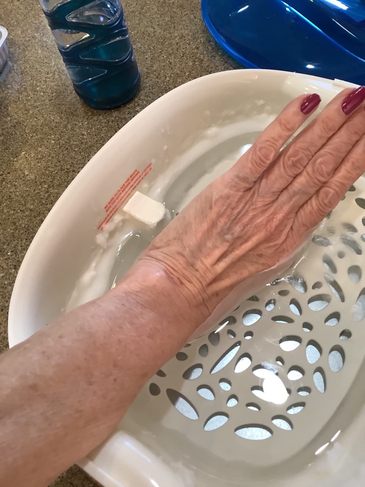 Homedics Paraffin Wax Machine for Hands - Hypoallergenic Hot Wax Hand Therapy Machine to Soothe and Moisturize Hands - Includes 3 Pounds of Wax and 20 Hand Liners customer photo 1