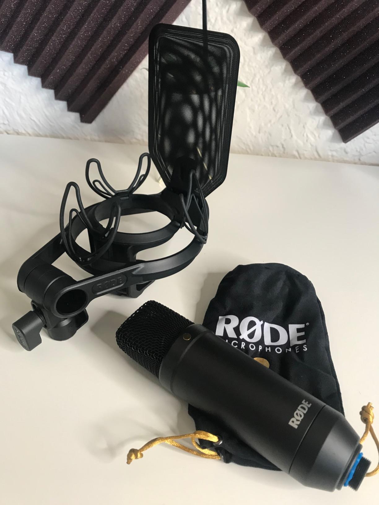 RØDE NT1 Kit Large-Diaphragm Condenser Microphone, Black customer photo 2