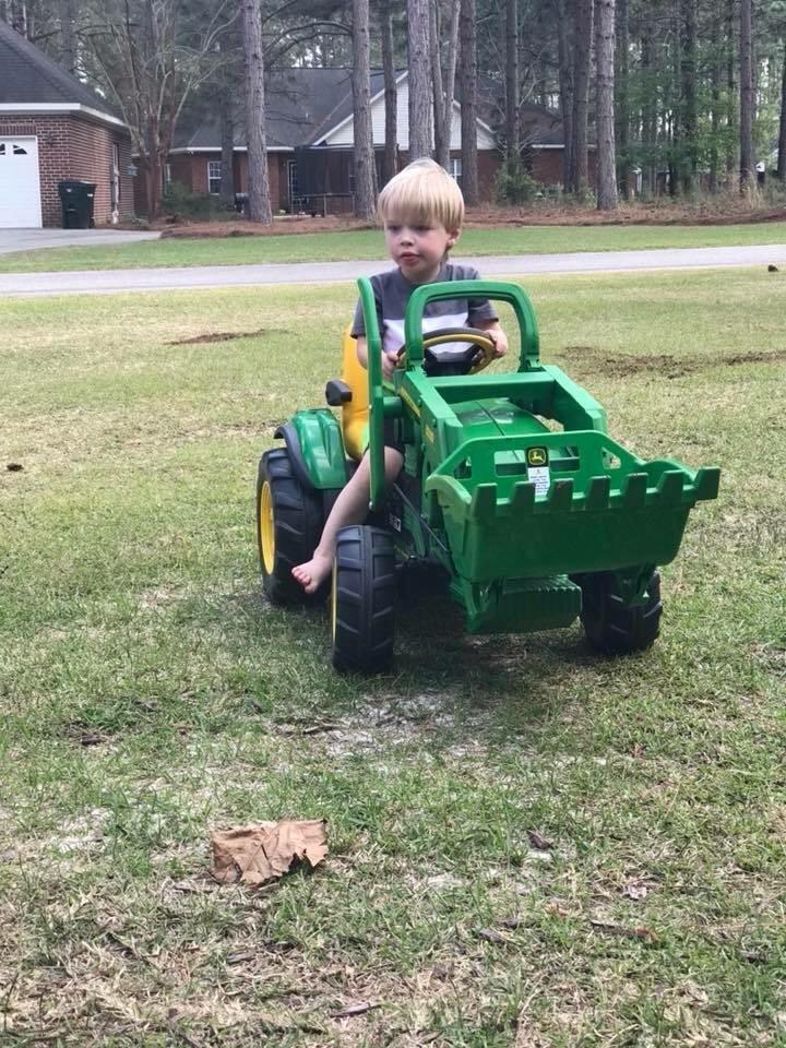 Peg Perego John Deere Ground Loader Tractor Extra-Large 12 Volt Ride on Tractor for Kids Ages 3-7 customer photo 1