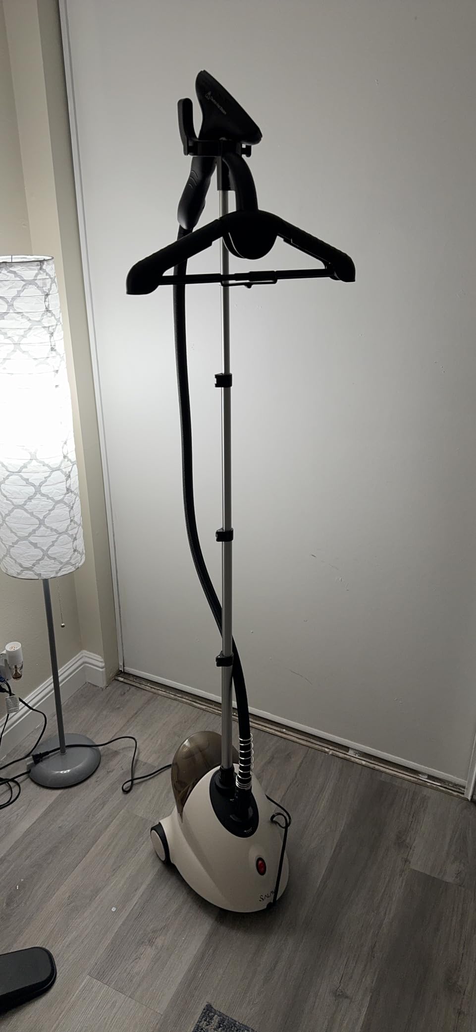 SALAV GS18 Full-Size Clothes Steamer - 1500W Power, 1.8L Water Tank, 60-Min Garment Steam, Adjustable Pole & Wheels customer photo 2
