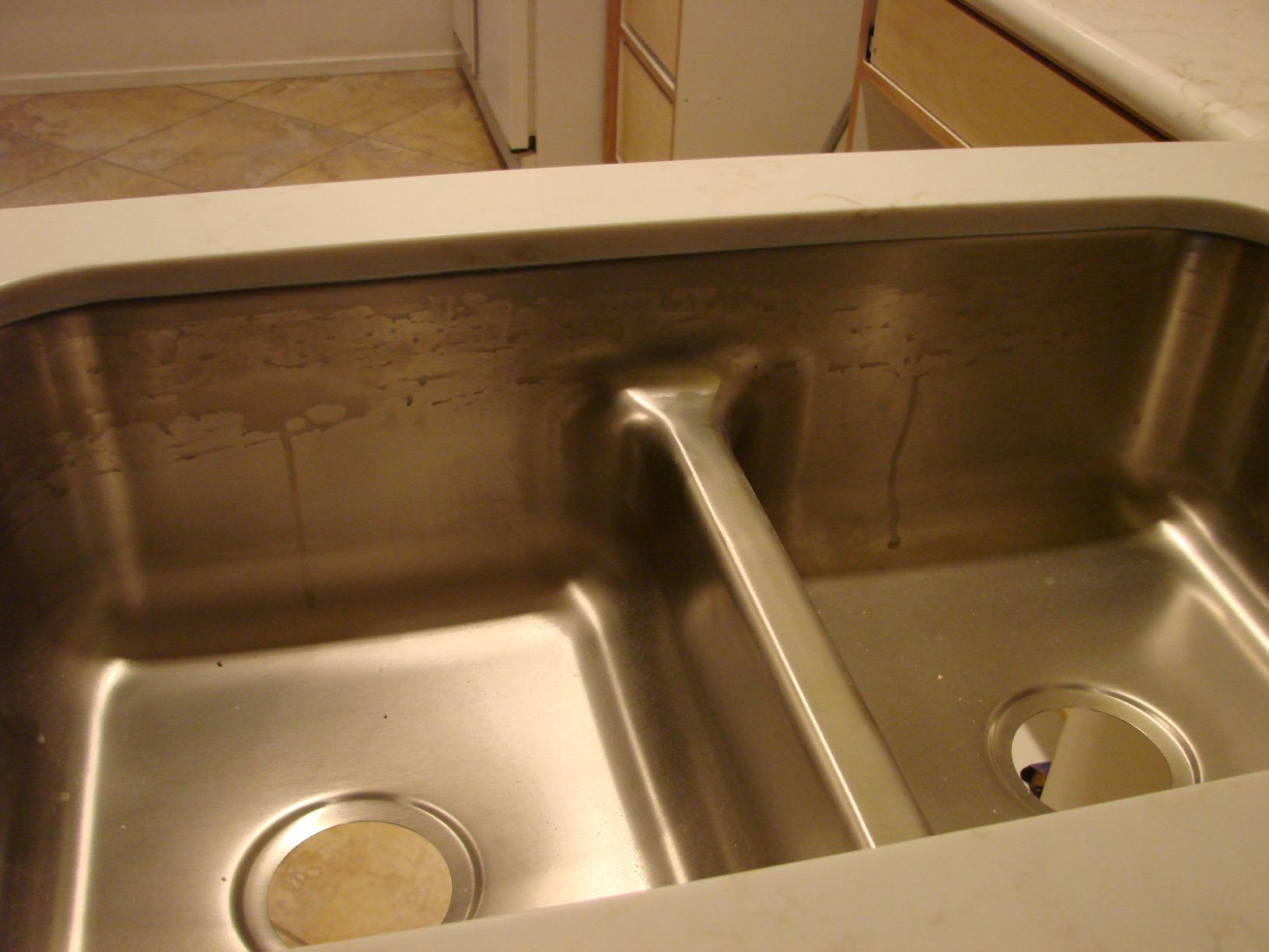 Ruvati 32-in 50/50 Undermount Double Bowl Kitchen Sink - RVM4350 customer photo 2