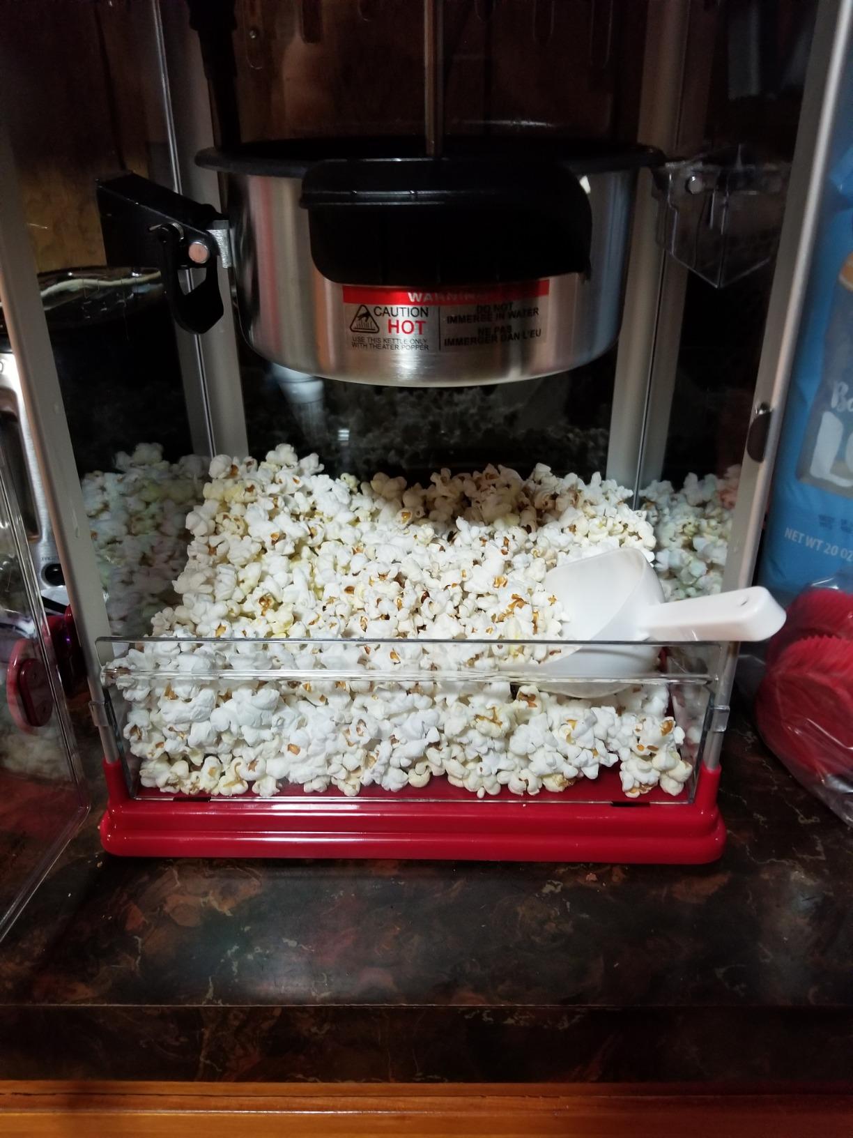 West Bend Stir Crazy Movie Theater Popcorn Popper, Gourmet Popcorn Maker Machine with Nonstick Popcorn Kettle, Measuring Tool and Popcorn Scoop for Popcorn Machine, 4-Qt., Red customer photo 1