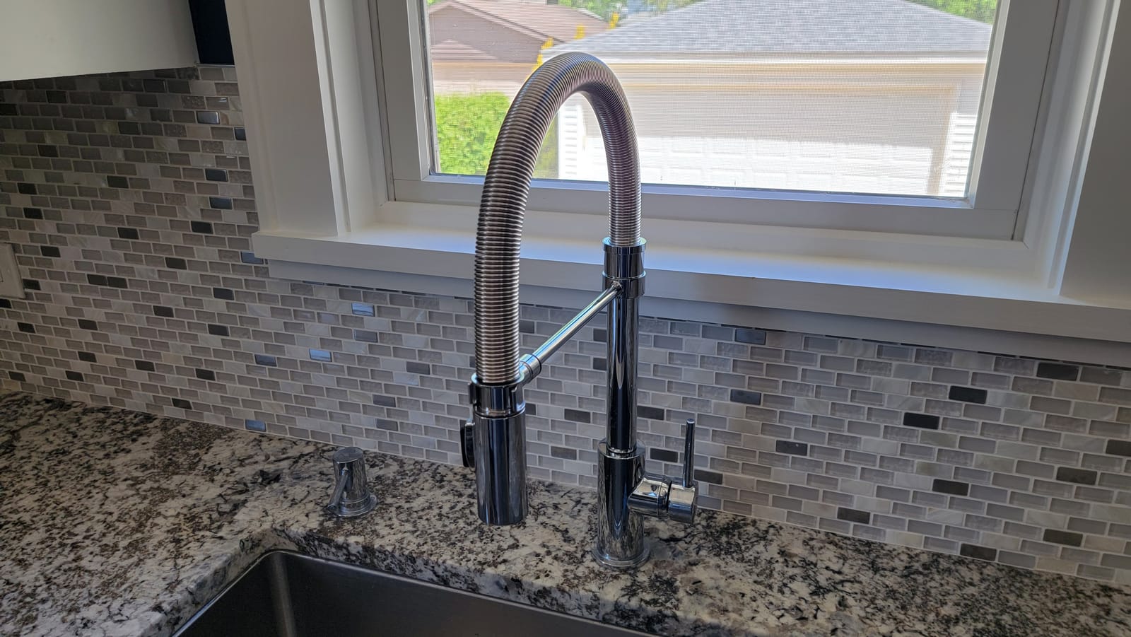 Delta Faucet Trinsic Pro Commercial Style Kitchen Faucet Chrome, Kitchen Faucets with Pull Down Sprayer, Kitchen Sink Faucet, Faucet for Kitchen Sink with Magnetic Docking, 9659-DST customer photo 2