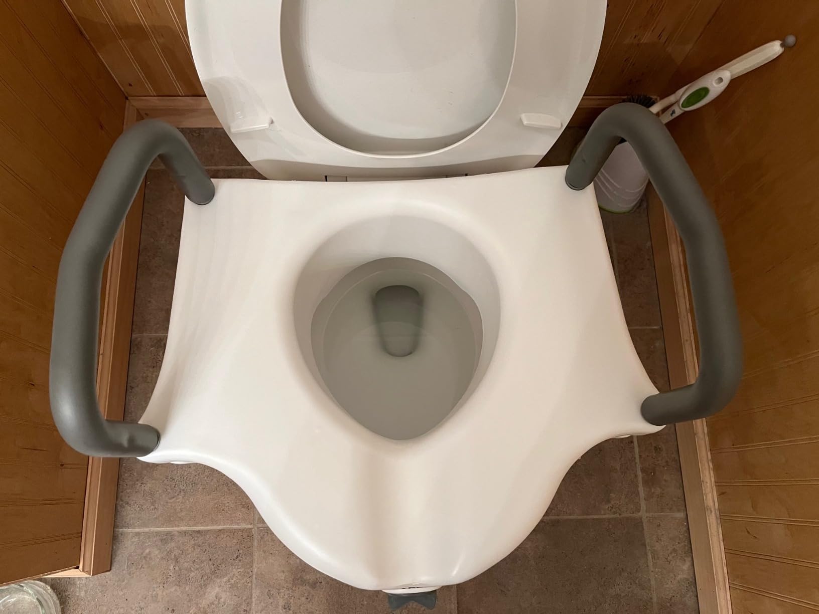 Carex E-Z Lock Raised Toilet Seat with Handles, 4.5 Inch Toilet Seat Riser with Arms customer photo 1